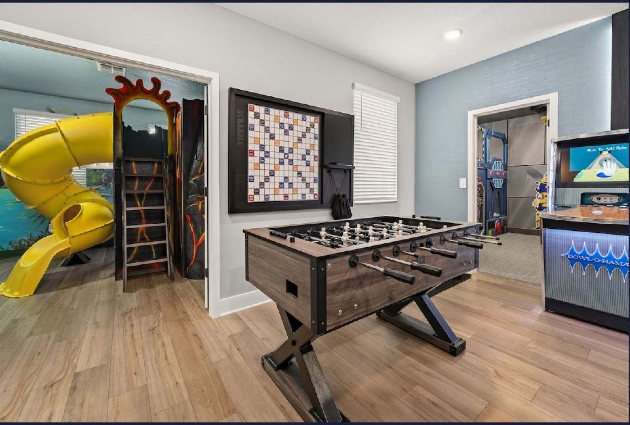 Home Nine Bedrooms with More Than Three Bathrooms