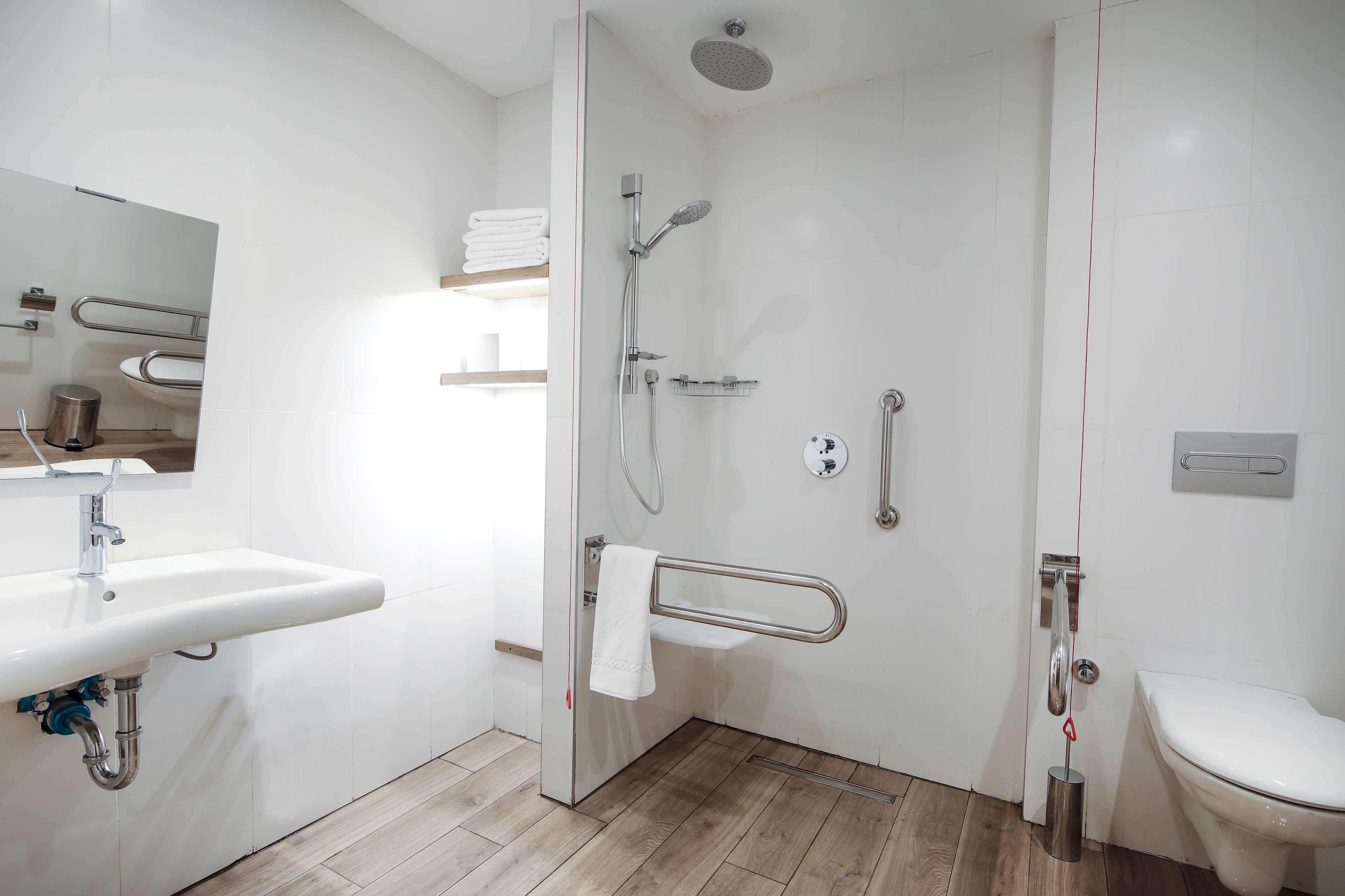 Double Accessible King Size Bed