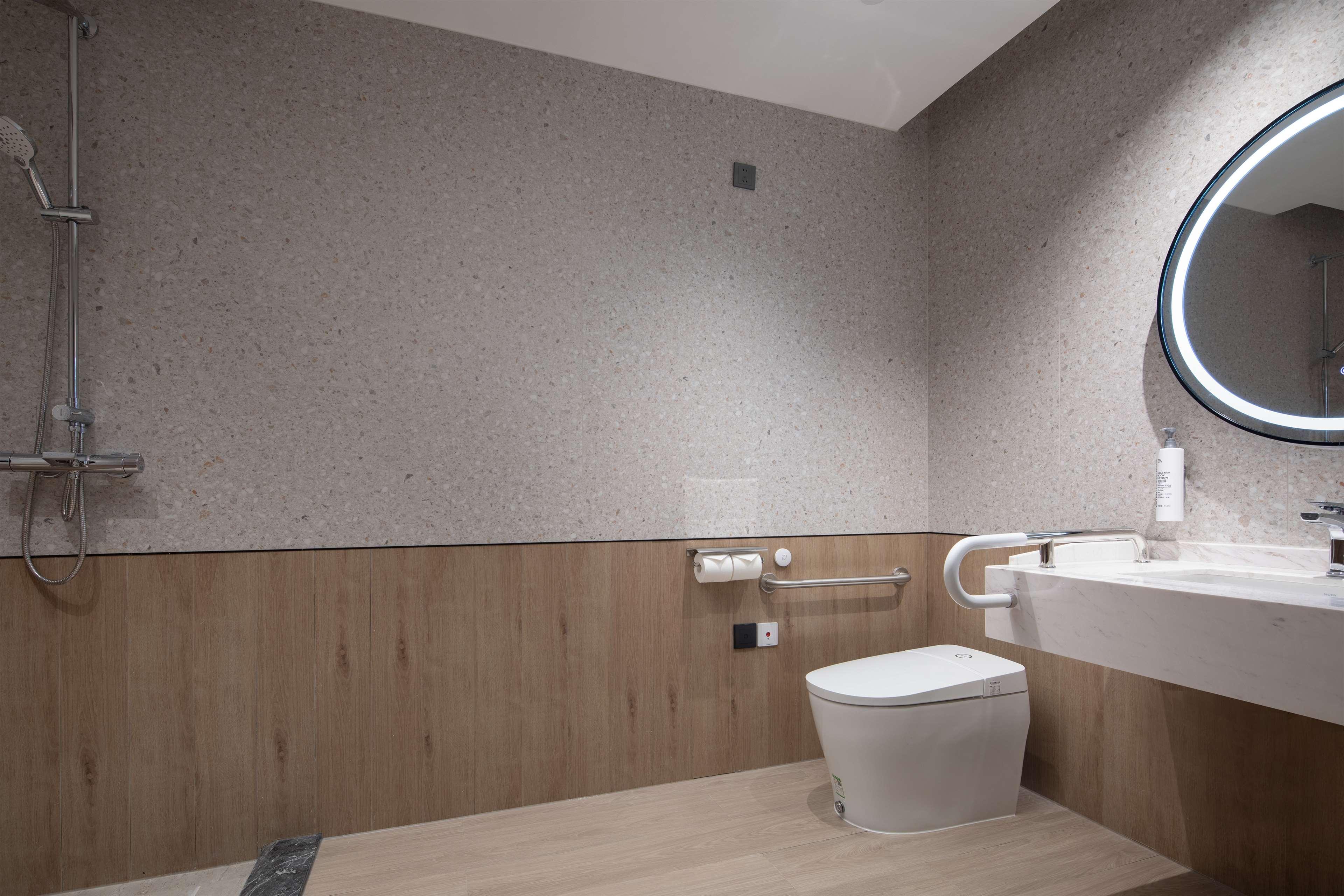 Double Accessible King Size Bed