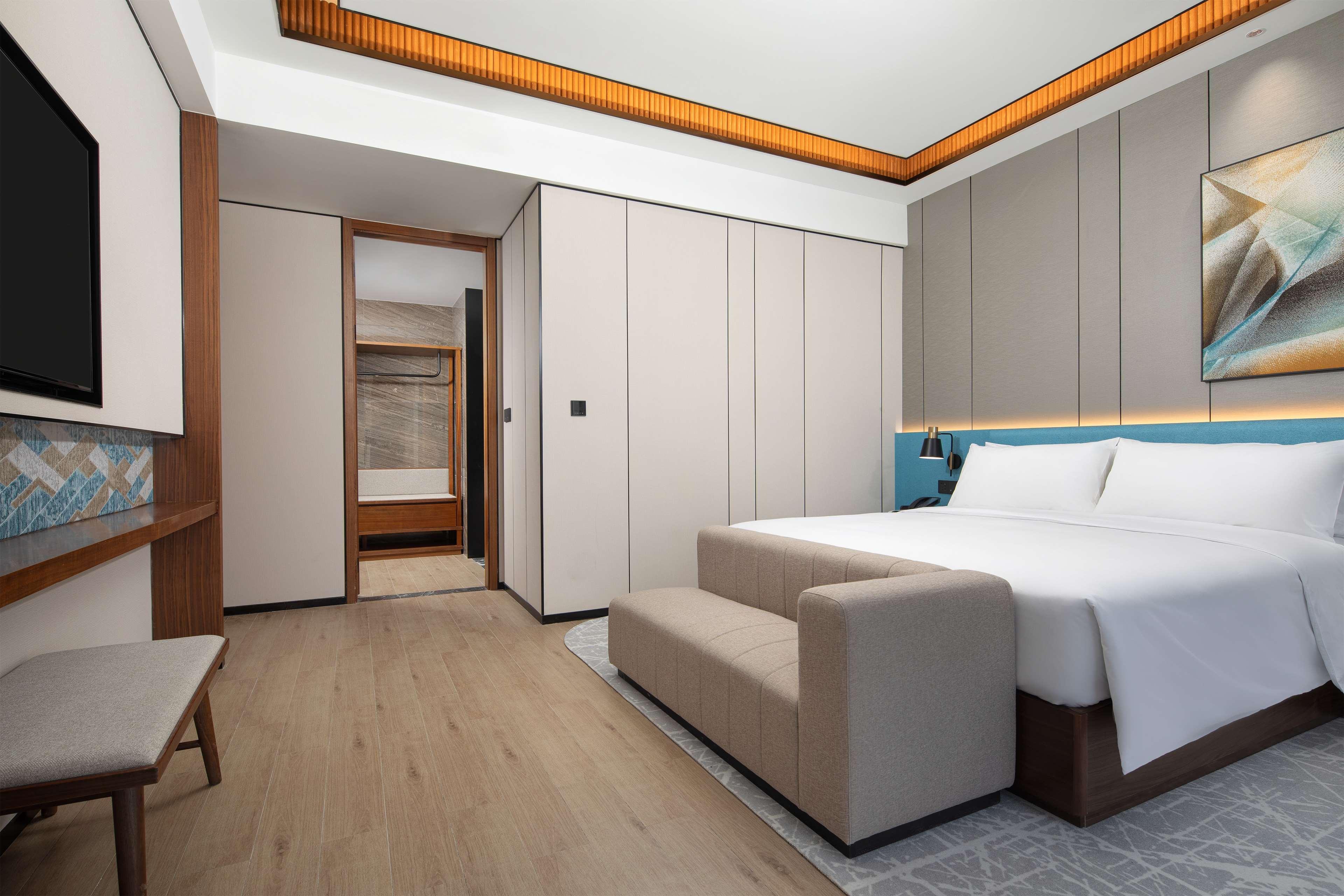 Suite Deluxe King Bed