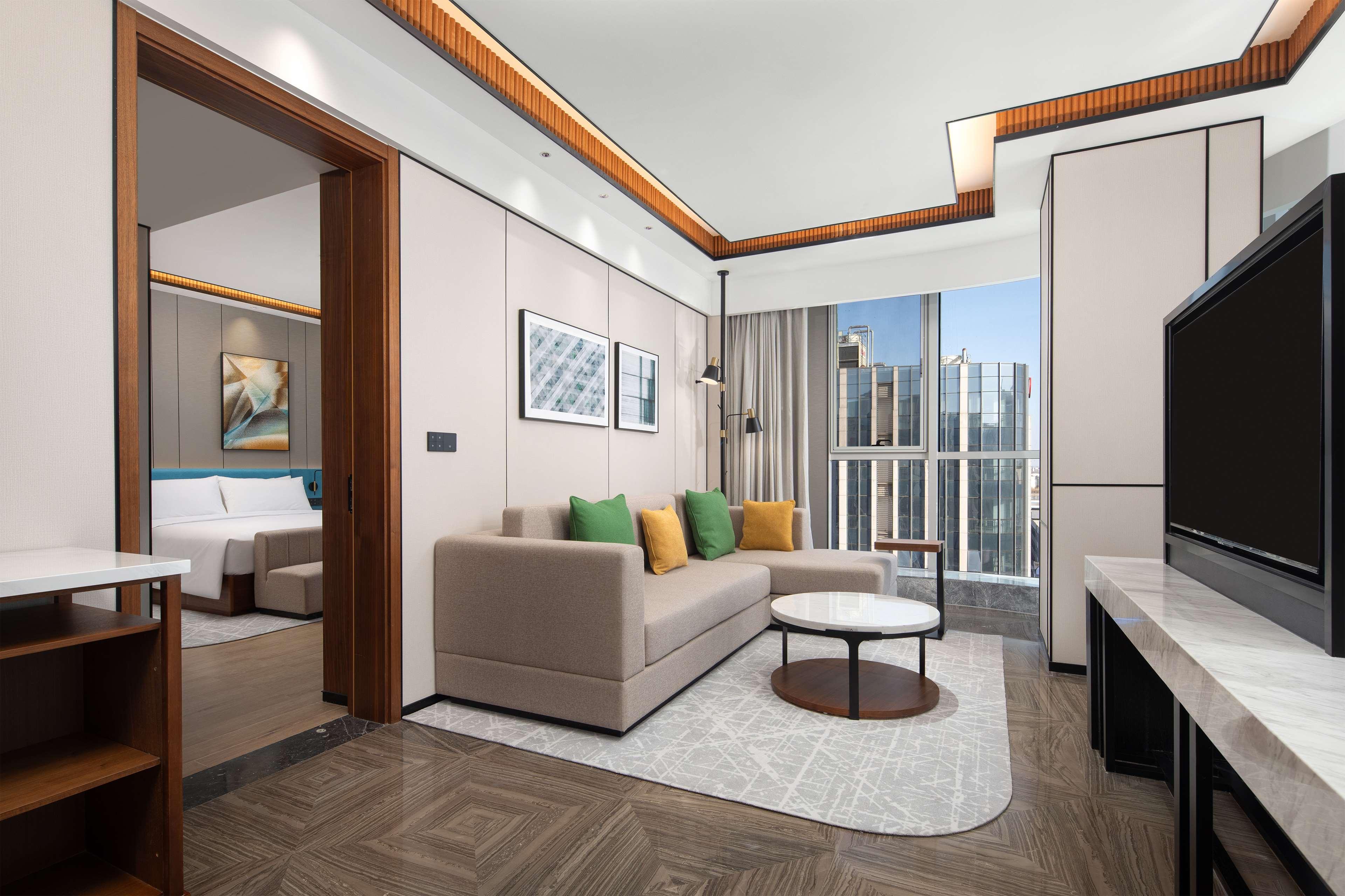 Suite Deluxe King Bed