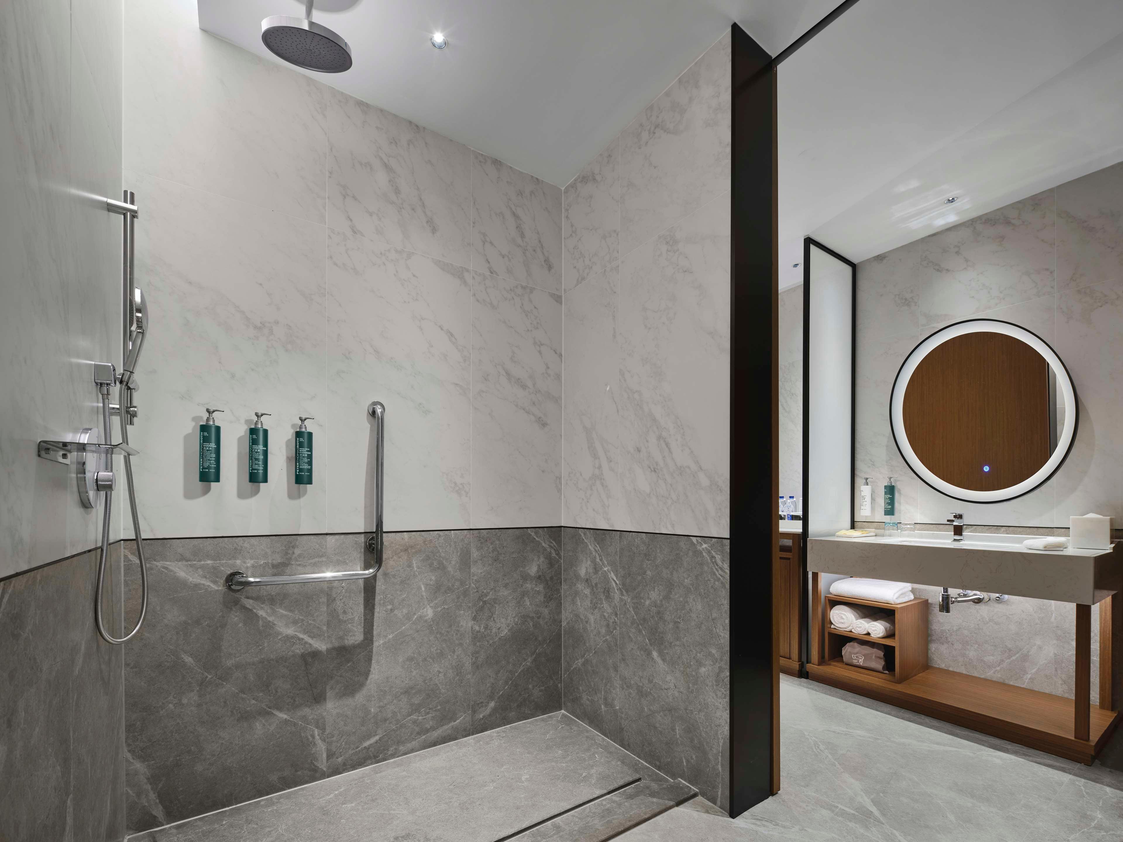 Double Accessible King Size Bed