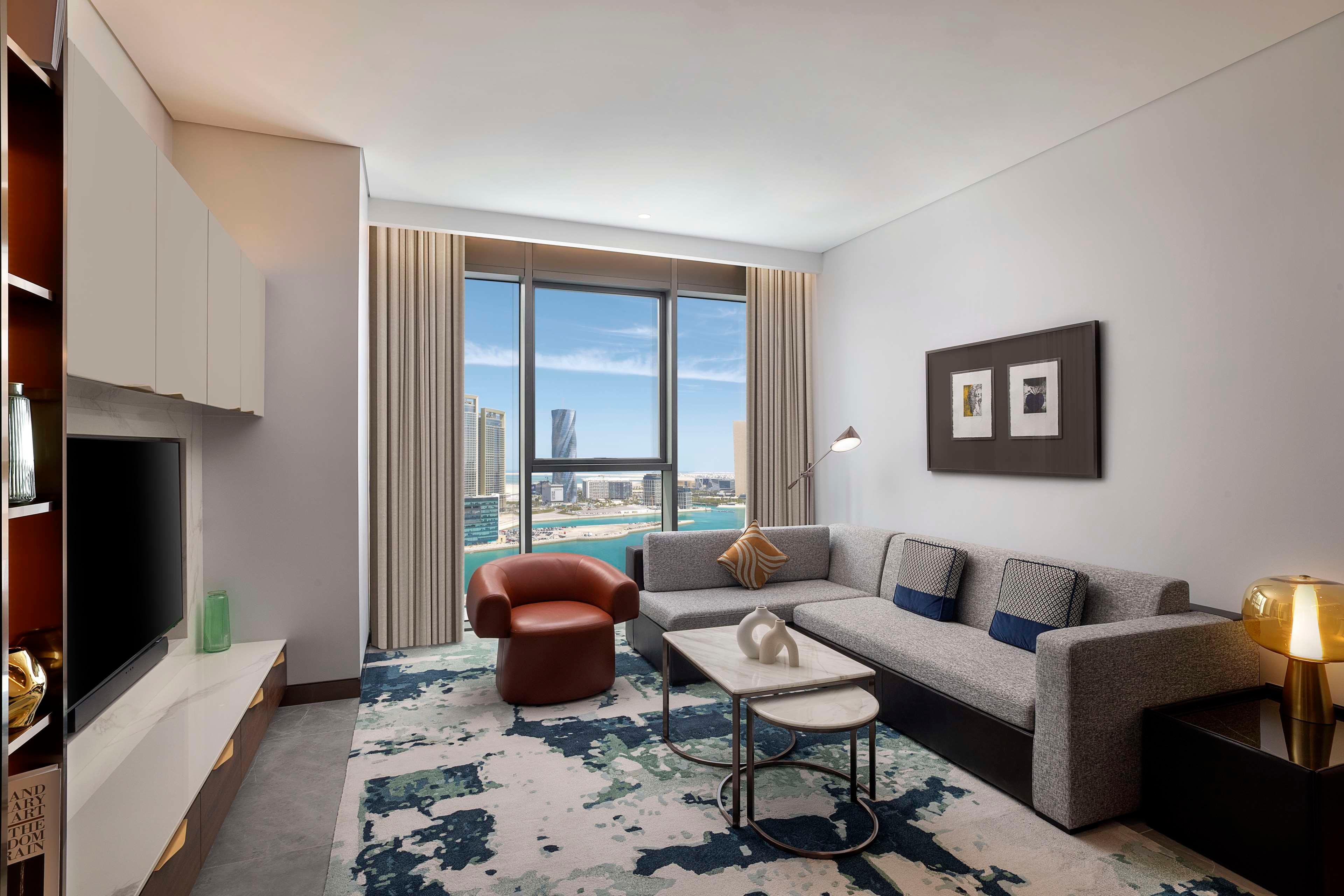 Suite Accessible King Size Bed