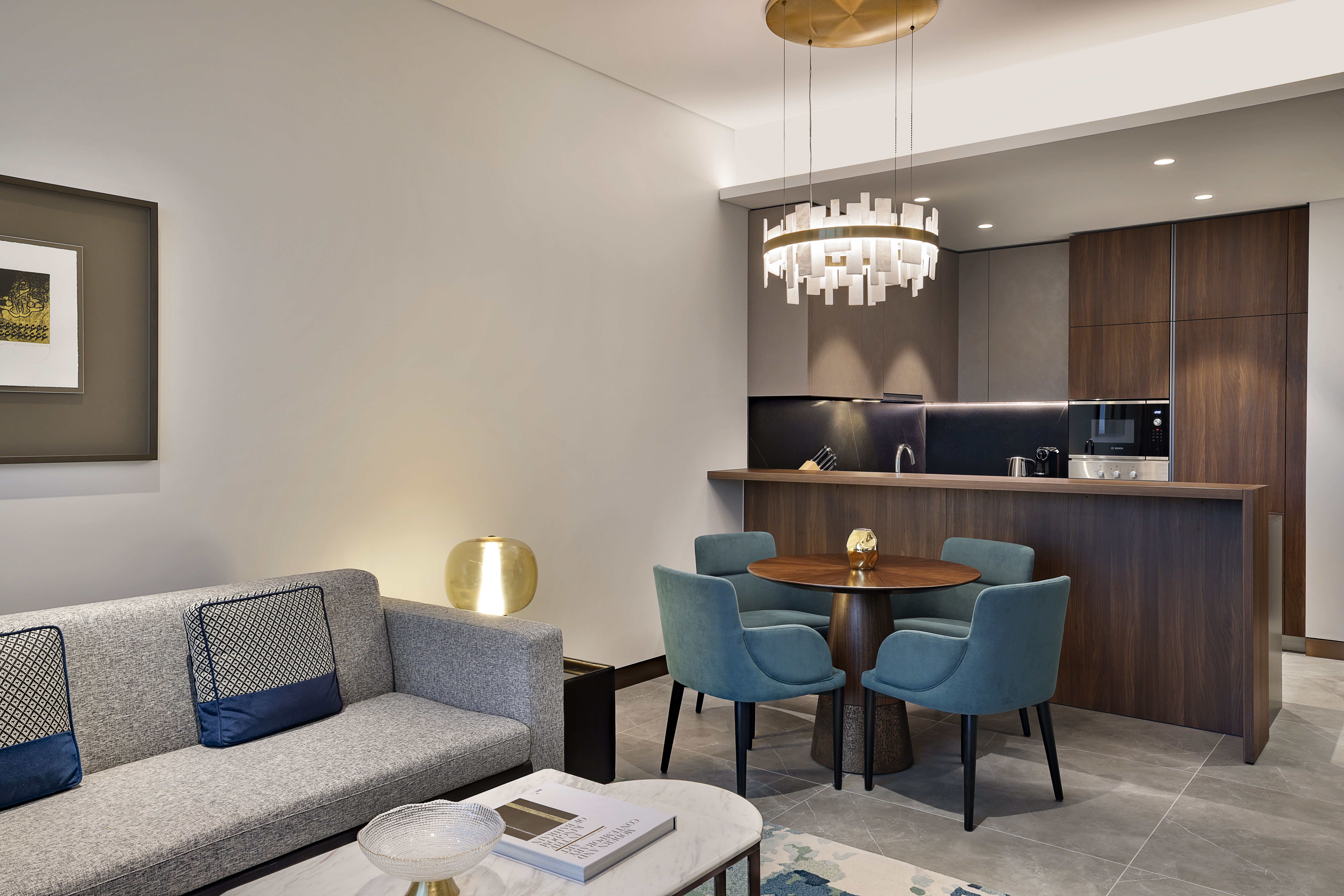 Suite Accessible King Size Bed