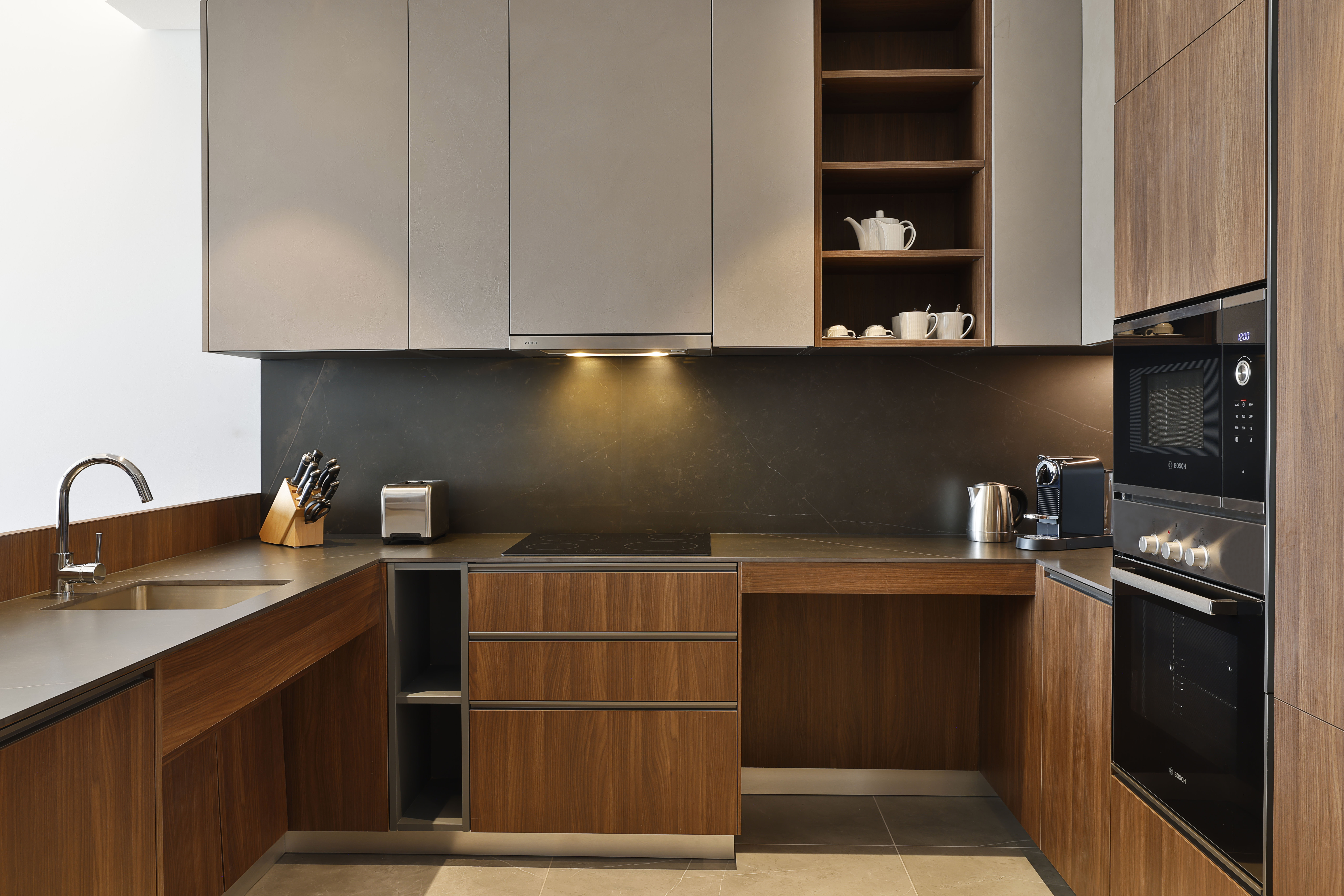 Suite Accessible King Size Bed