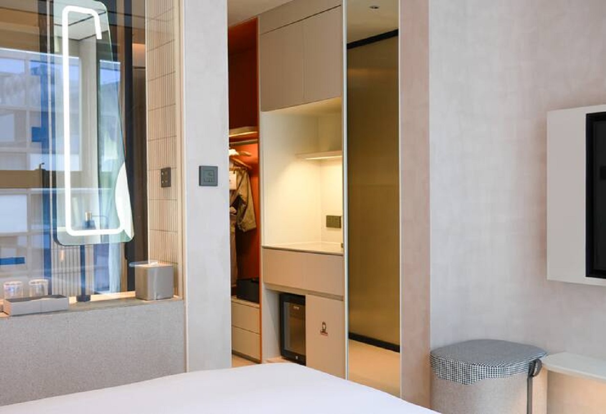 Double Accessible King Size Bed