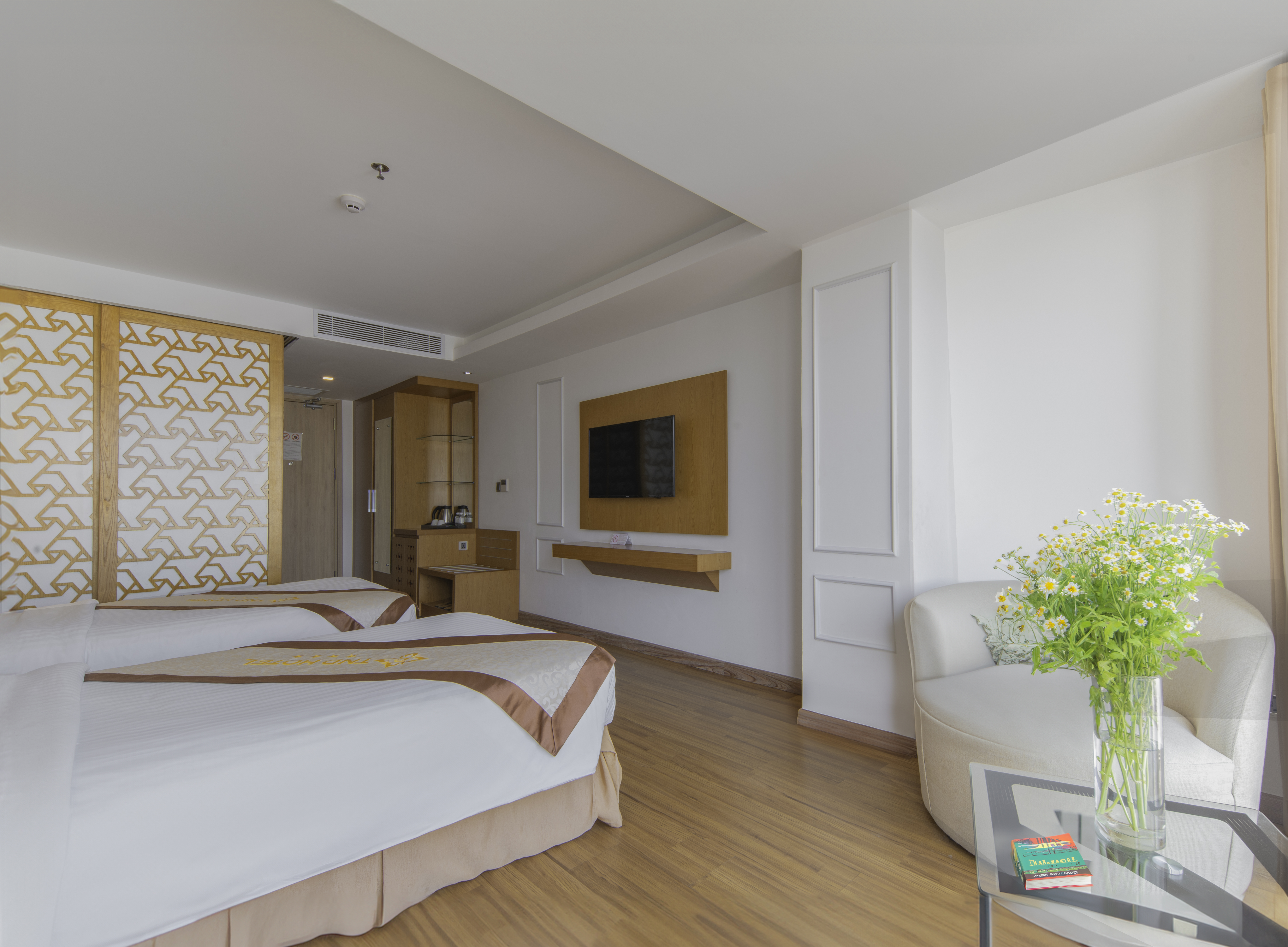 Double or Twin Deluxe Partial Ocean View