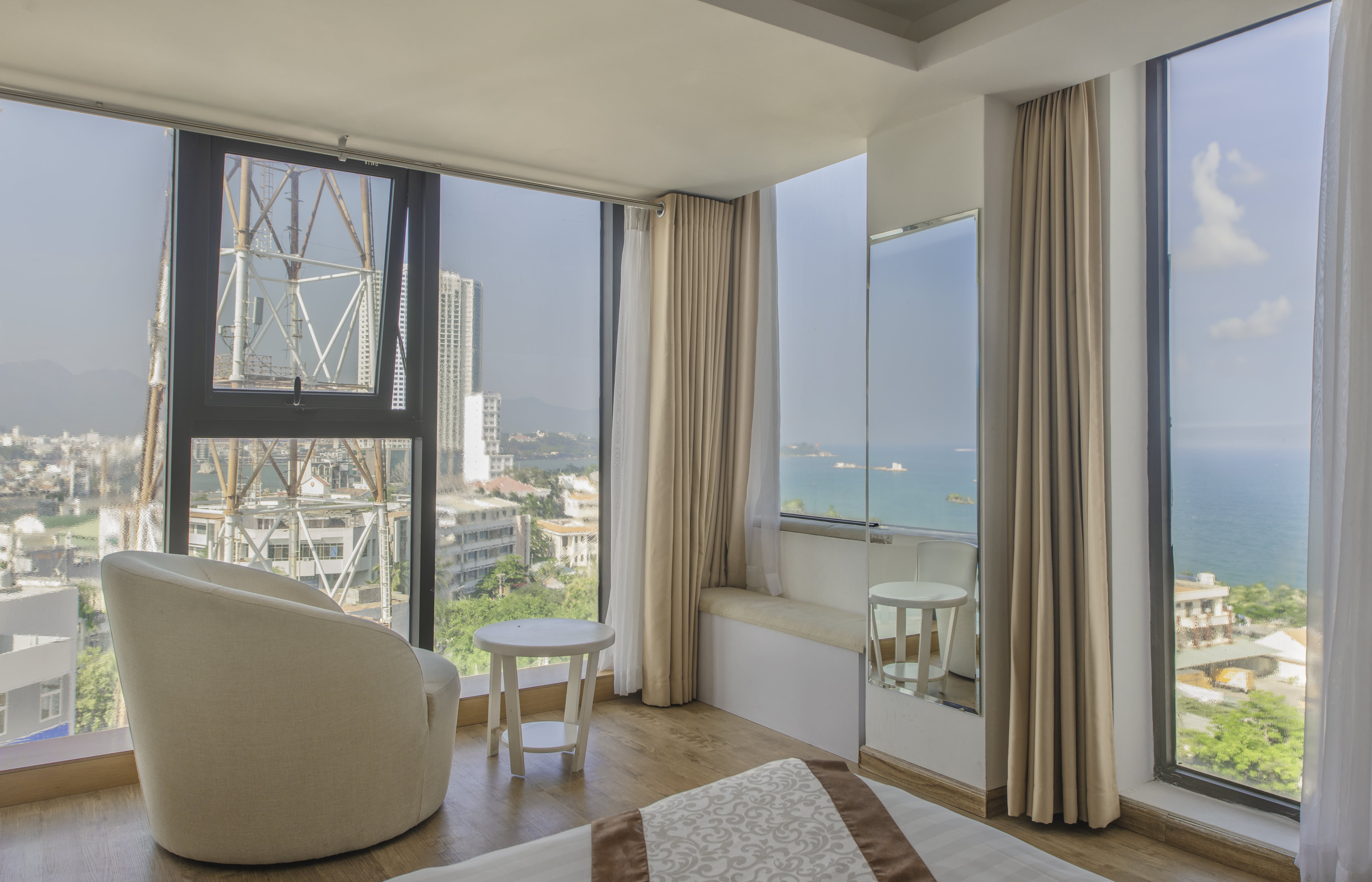 Double or Twin Deluxe Partial Ocean View