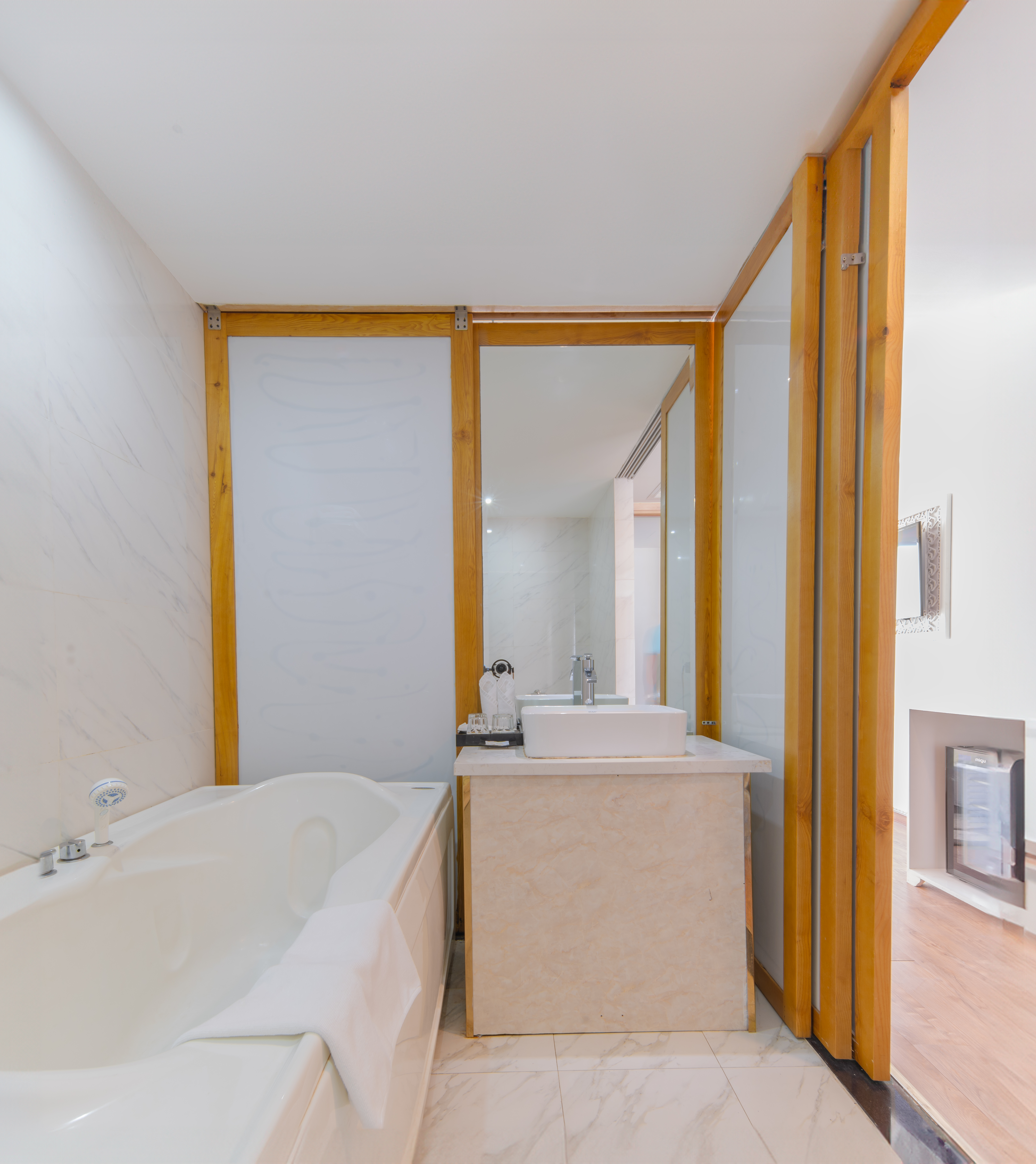 Double or Twin Deluxe Partial Ocean View