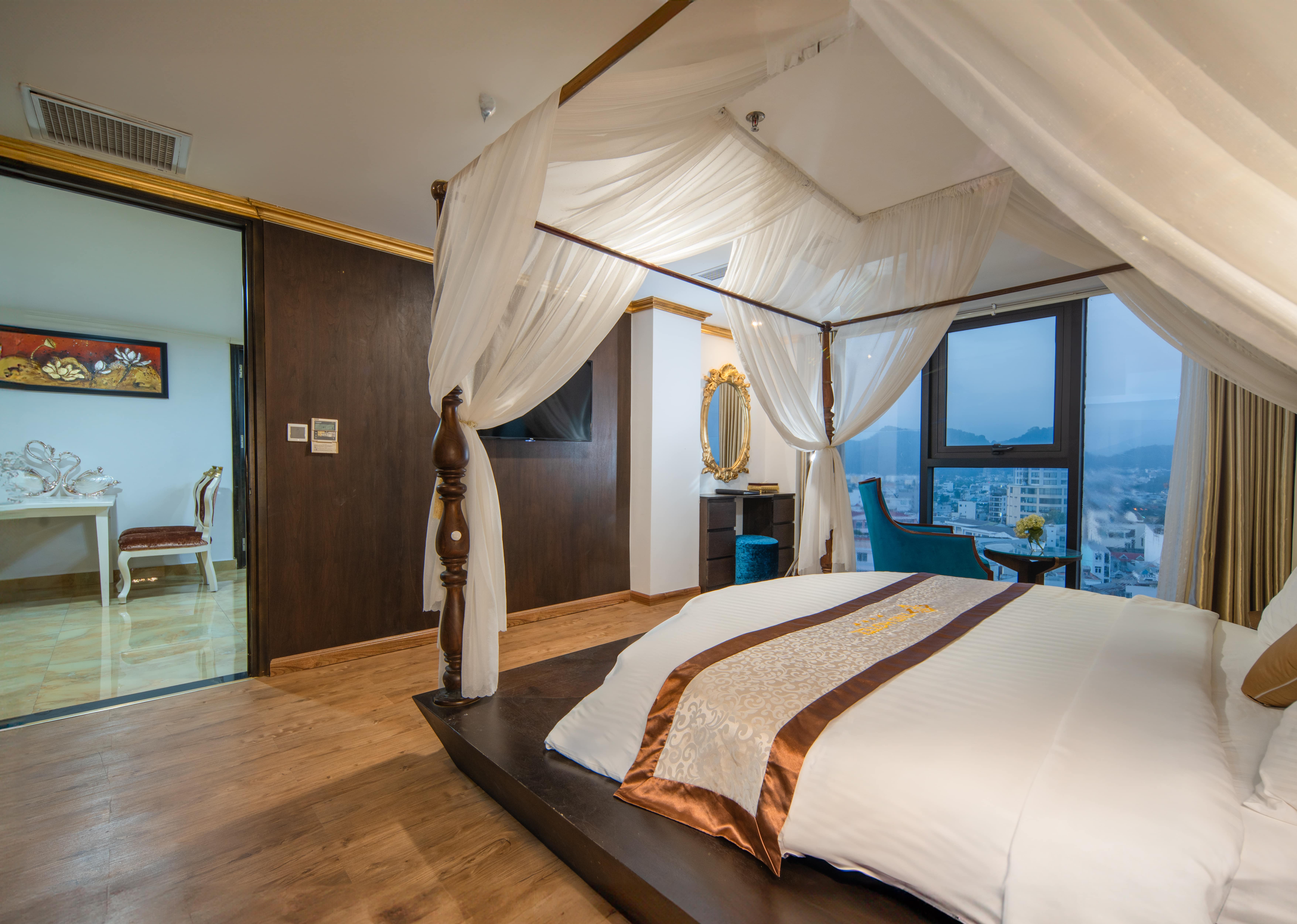 Family Room Penthouse with Views