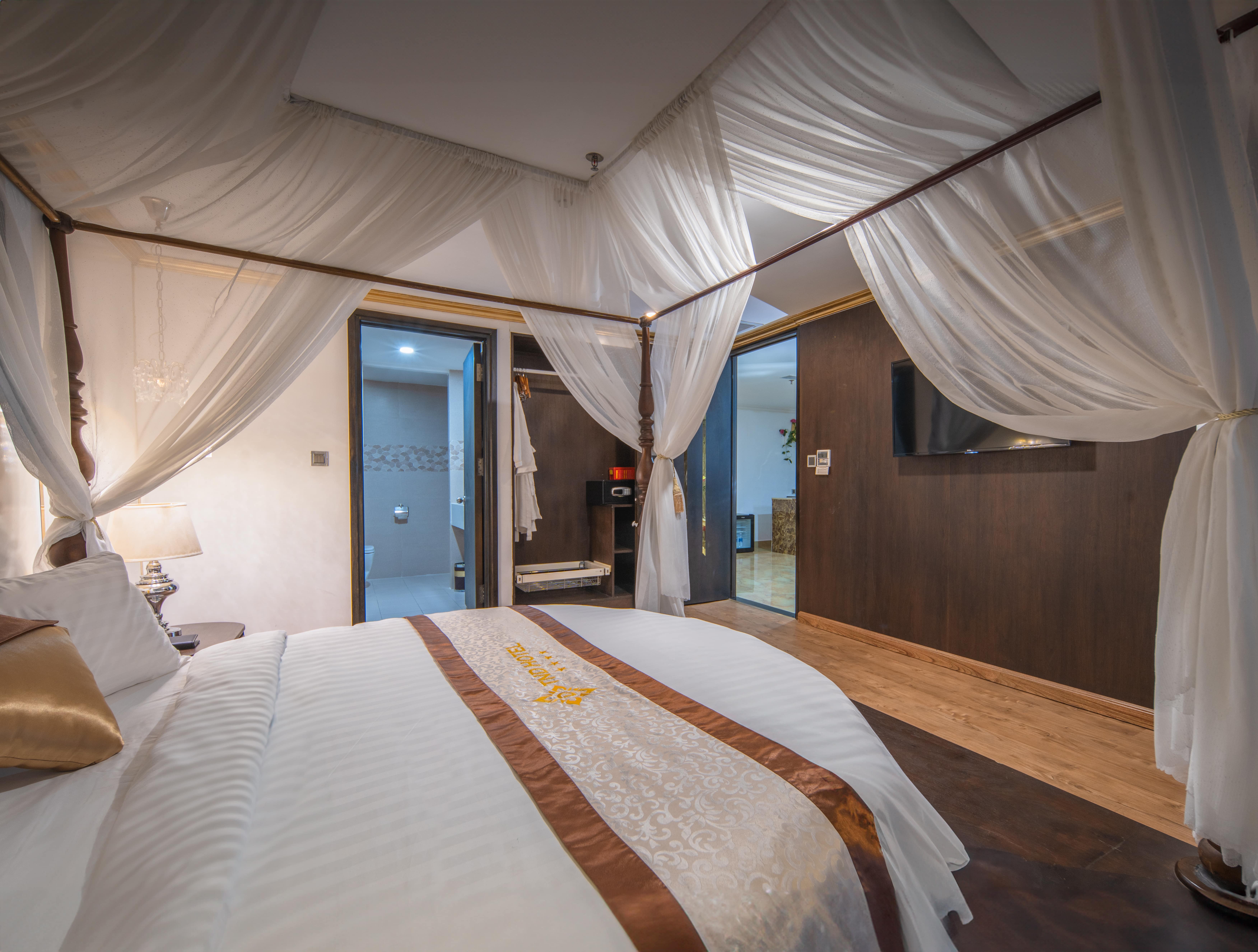 Family Room Penthouse with Views