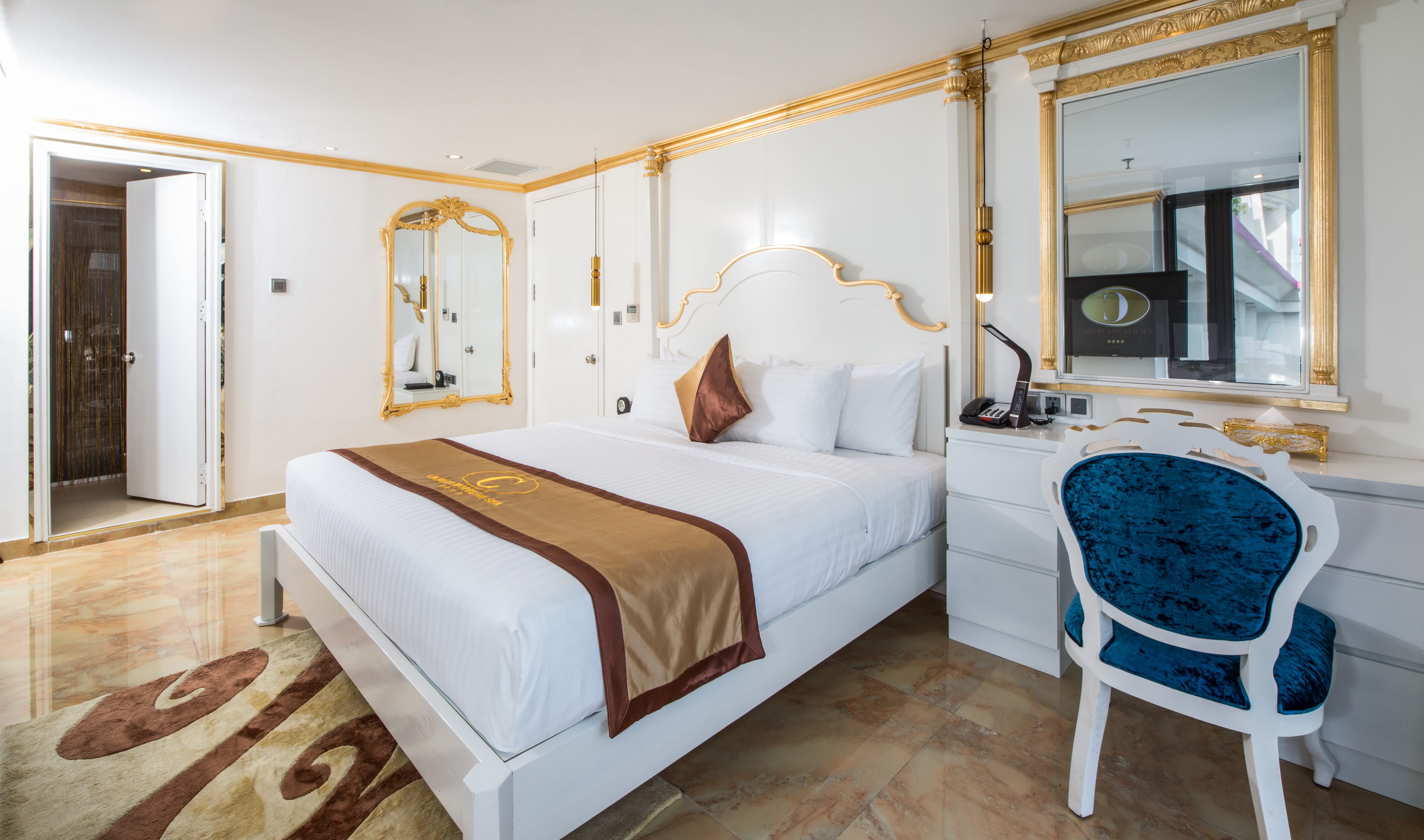 Family Room Penthouse with Views