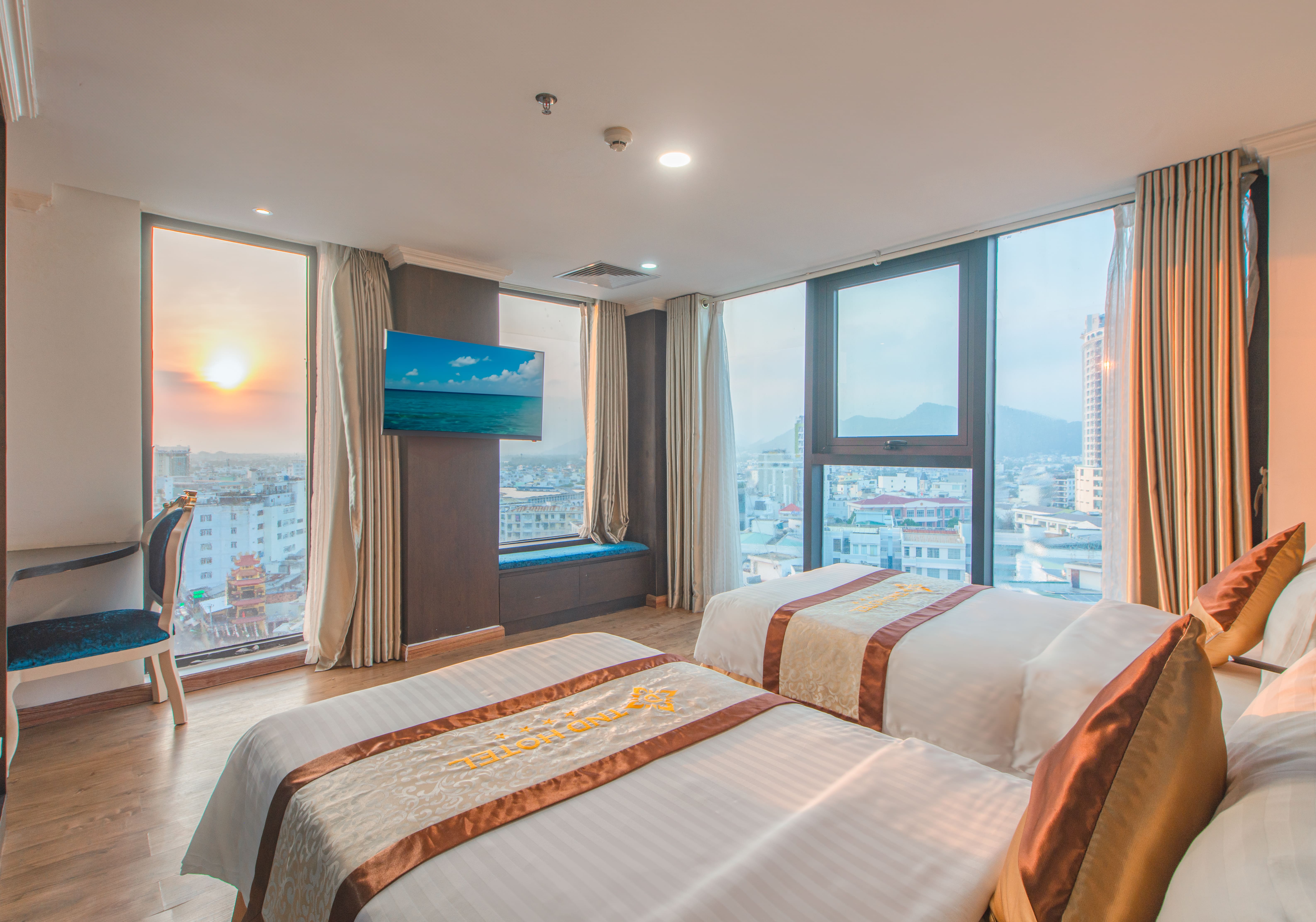 Family Room Penthouse with Views