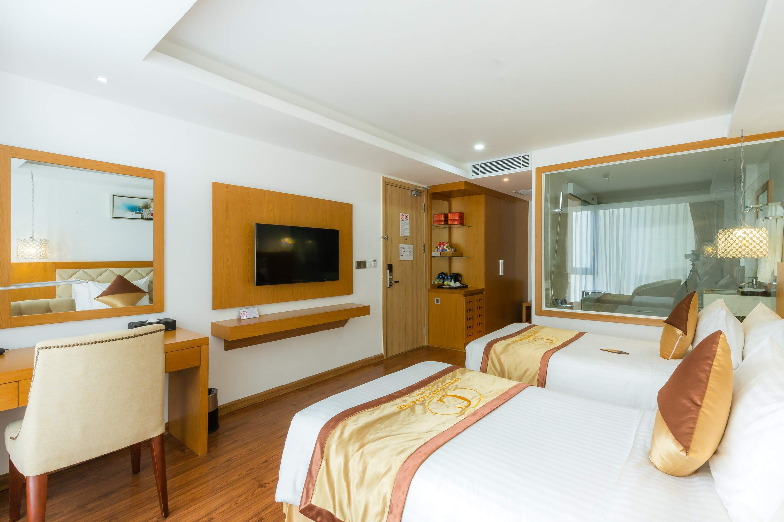 Double or Twin Deluxe Queen Bed