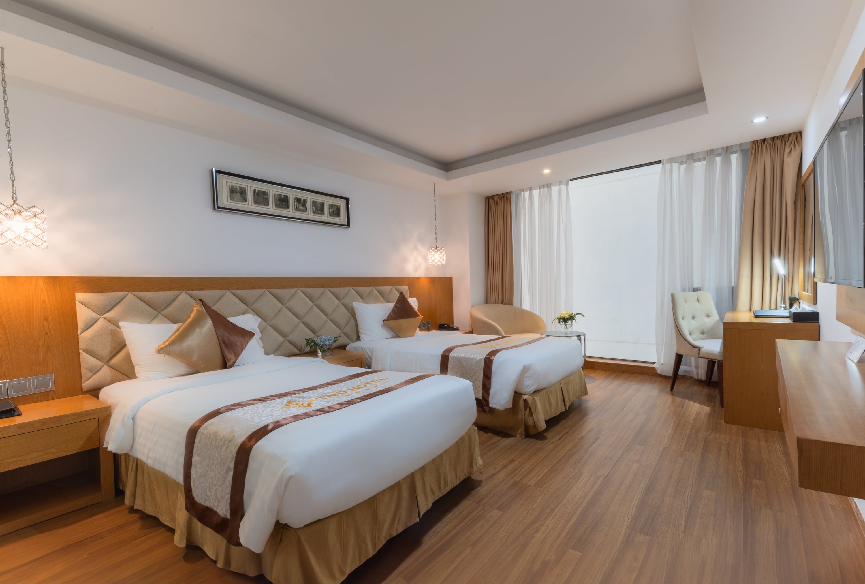 Double or Twin Deluxe Queen Bed