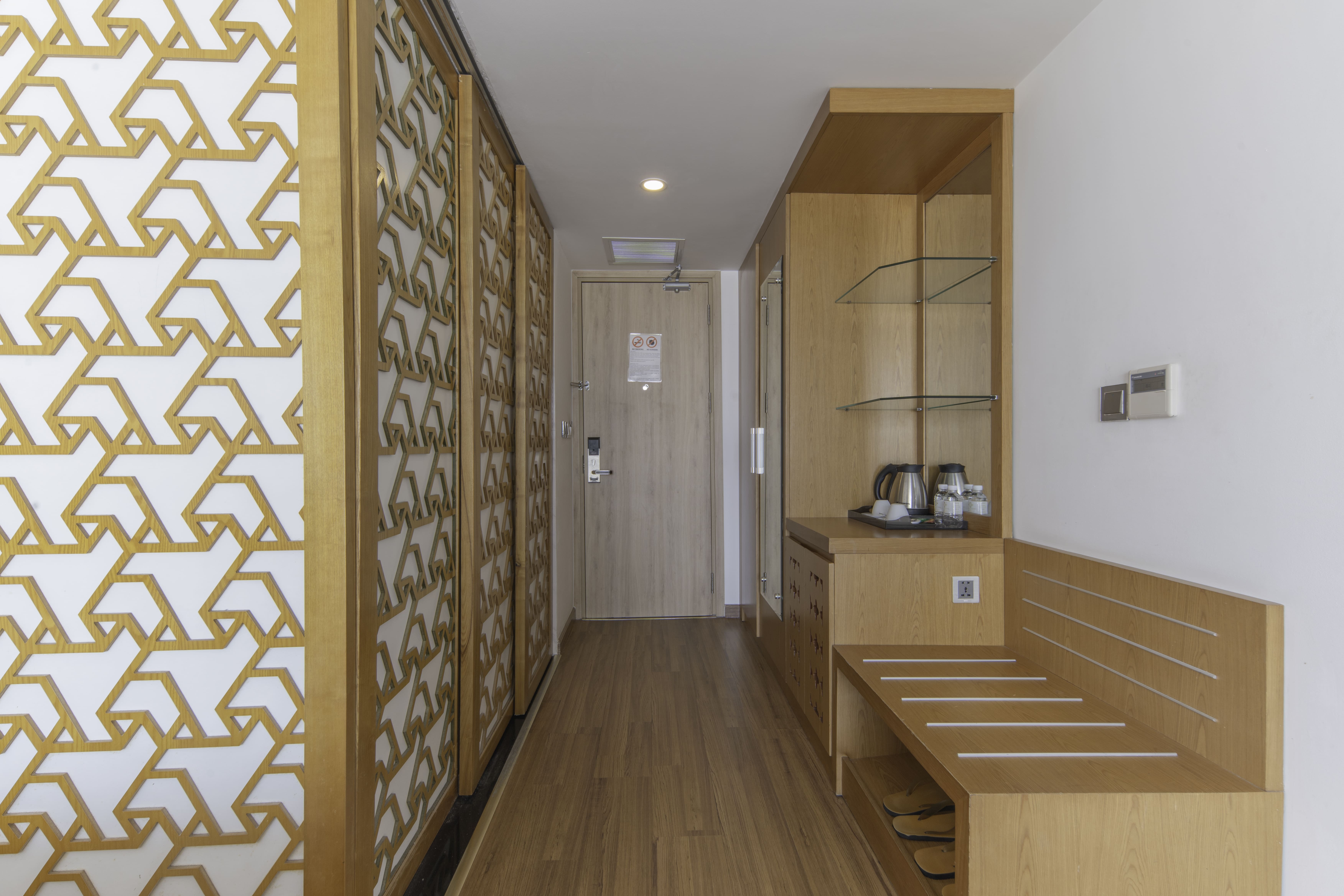 Double or Twin Deluxe Partial Ocean View