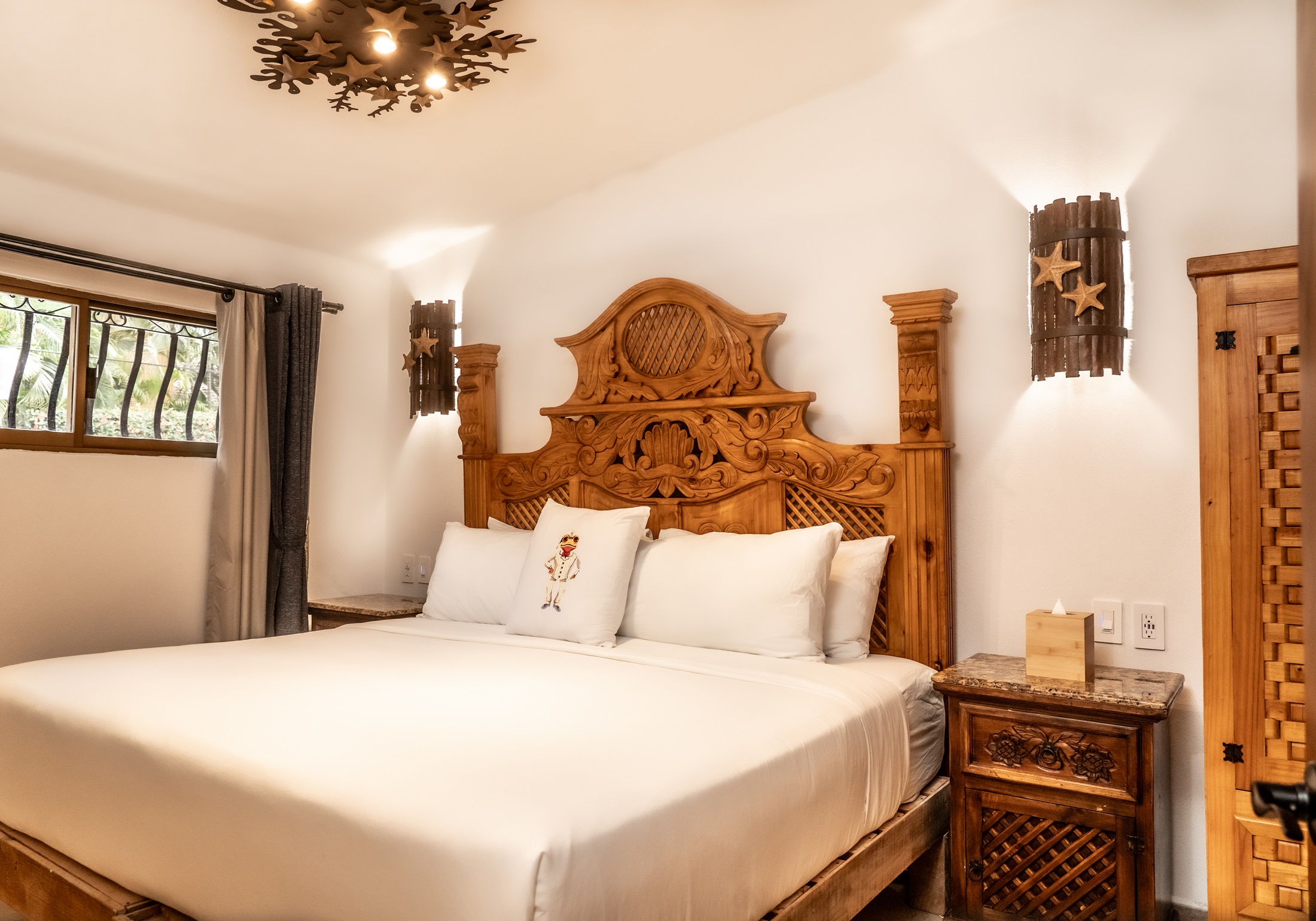 Suite Deluxe Pool View