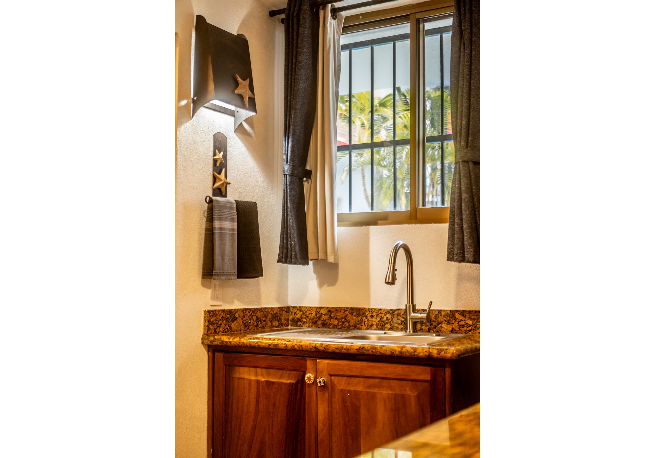 Suite Deluxe Pool View