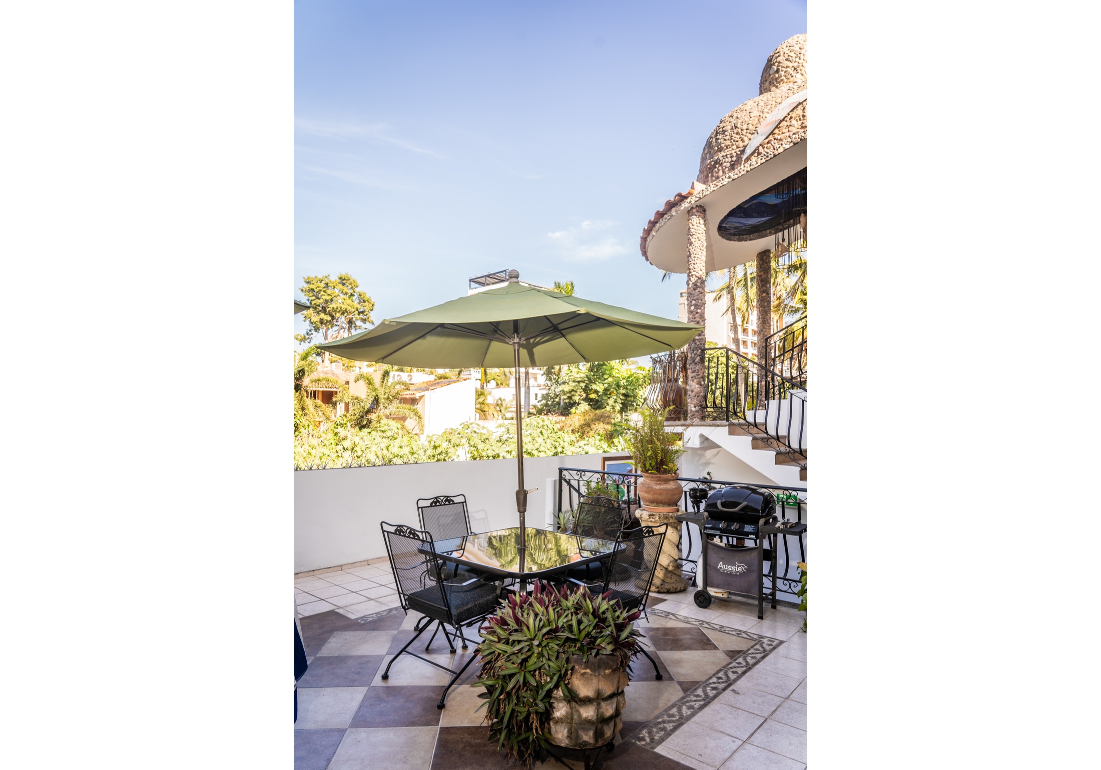 Apartment Queen Size Bed