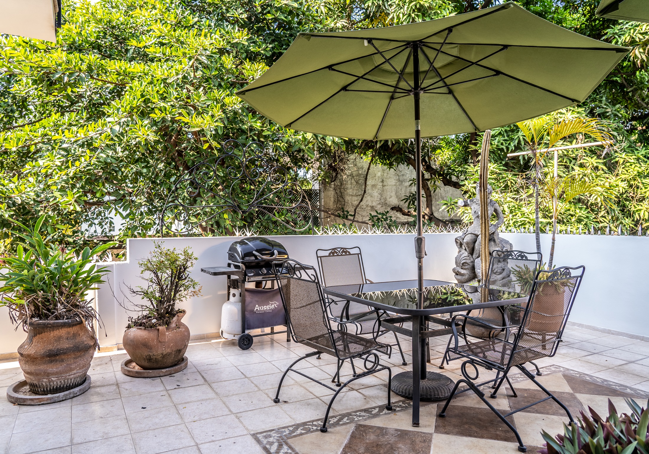 Apartment Queen Size Bed