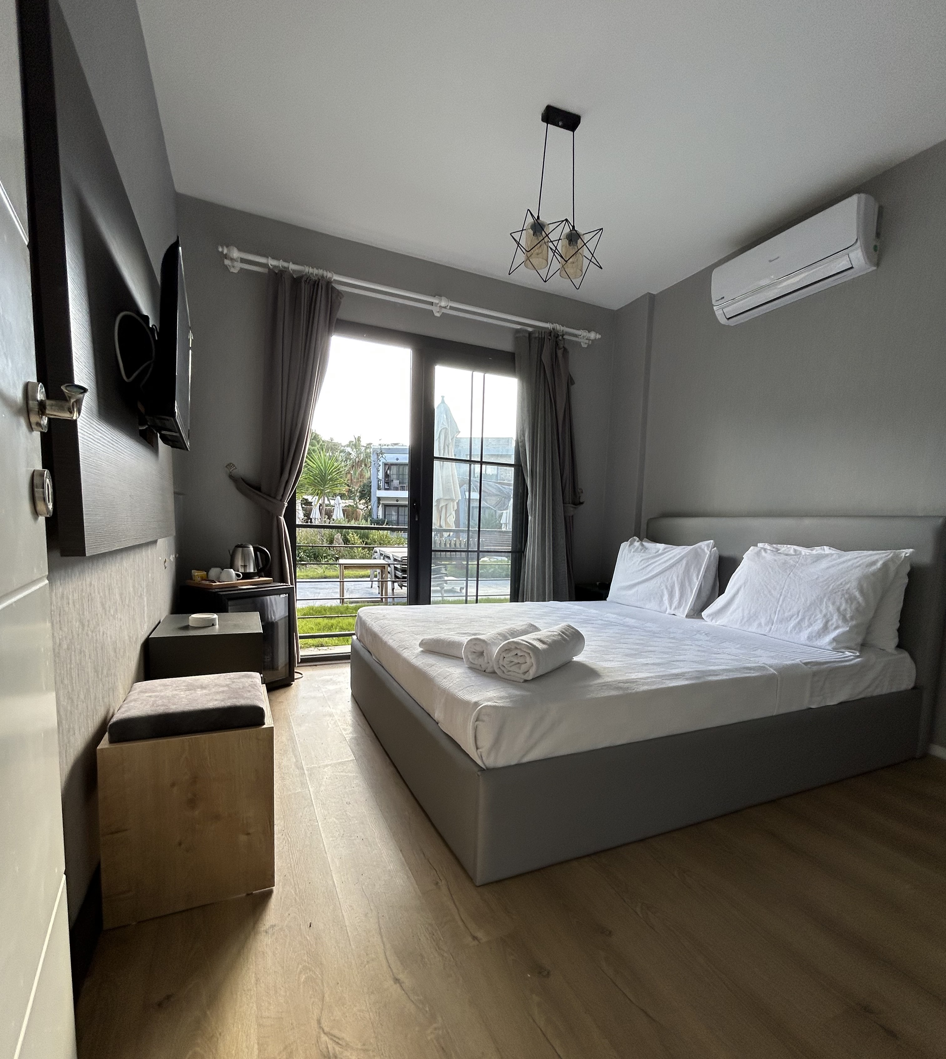 Room Accessible-queen Size Bed