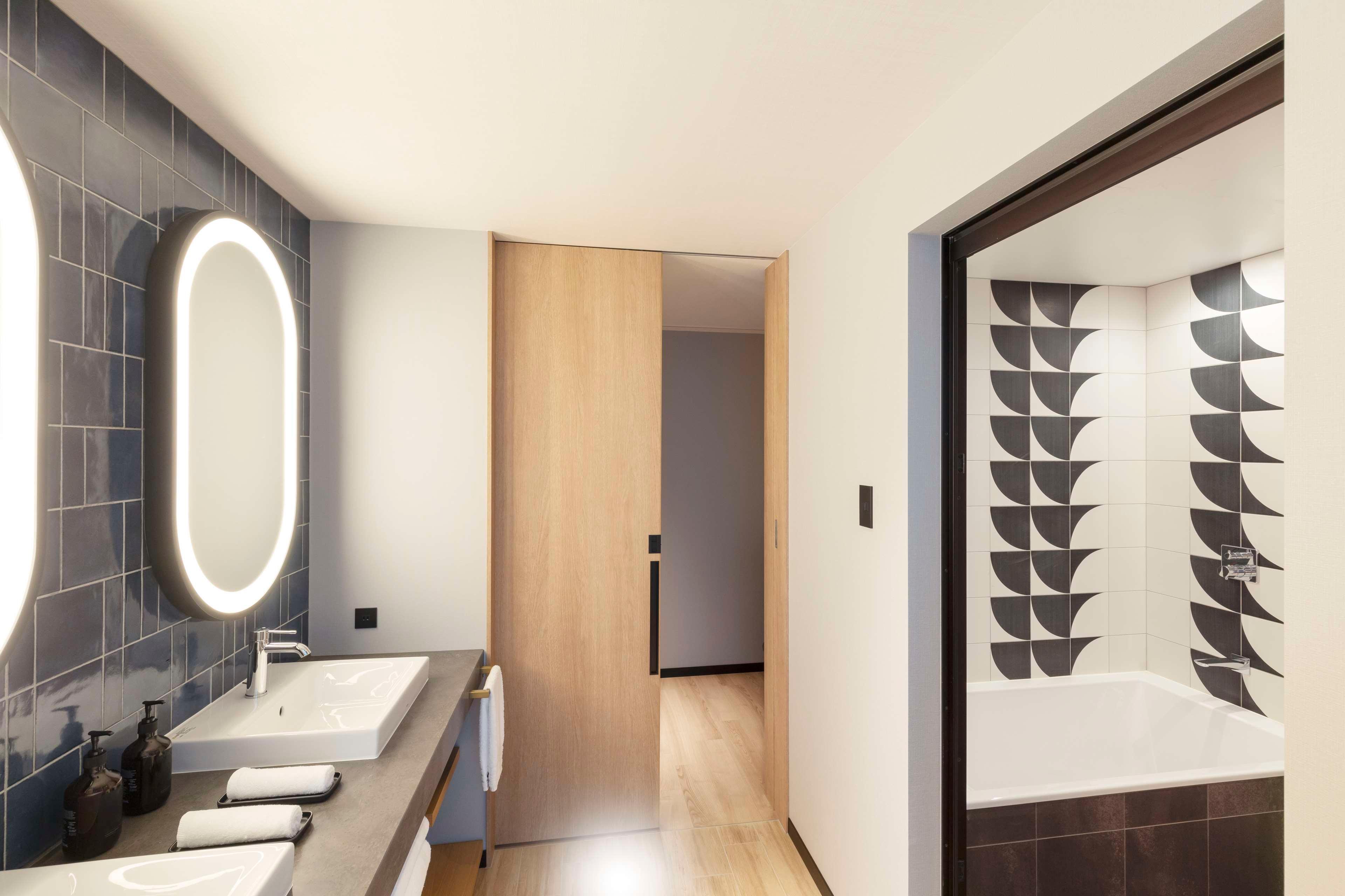 Suite Deluxe King Bed