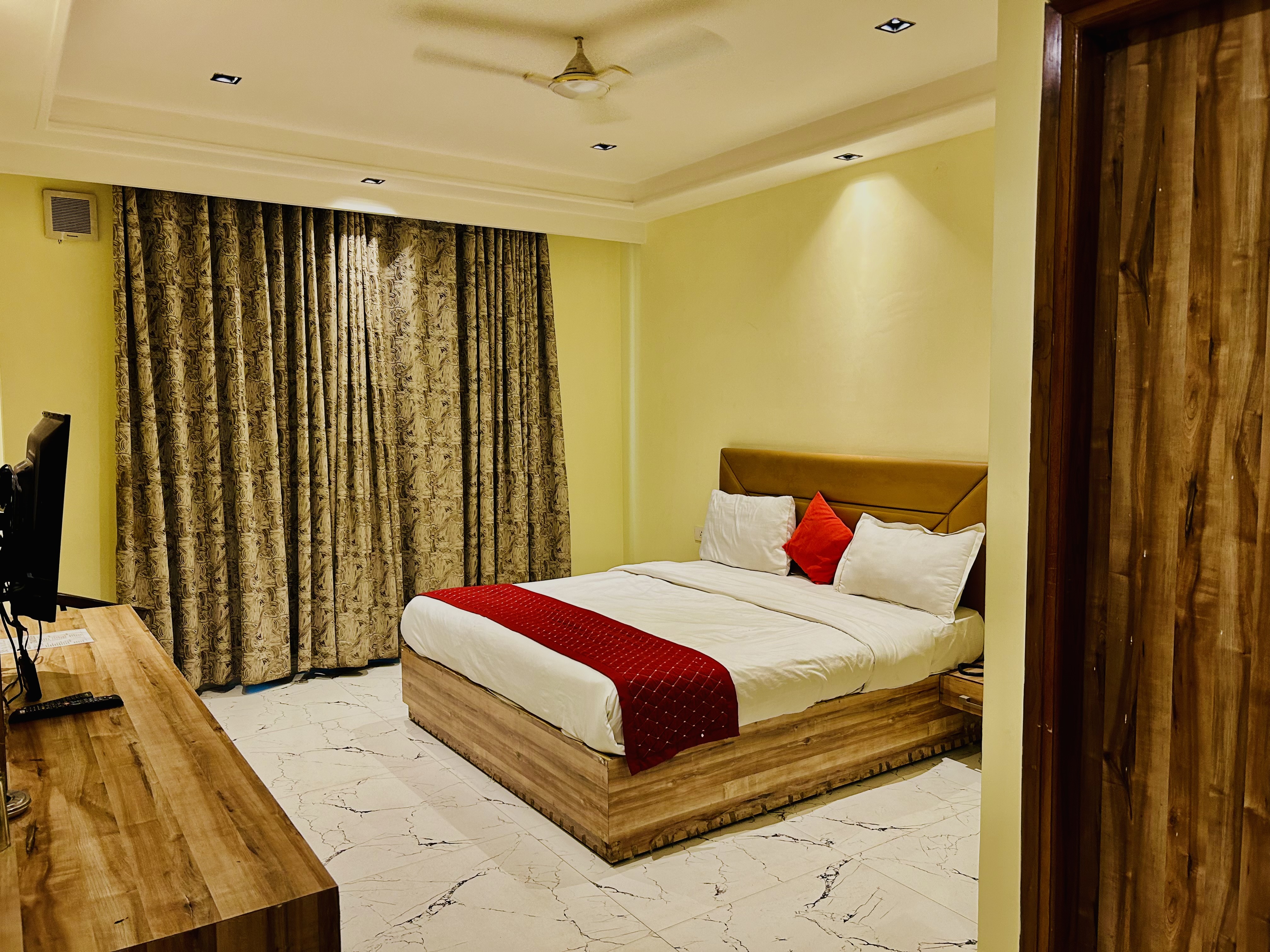 Double Superior King Bed