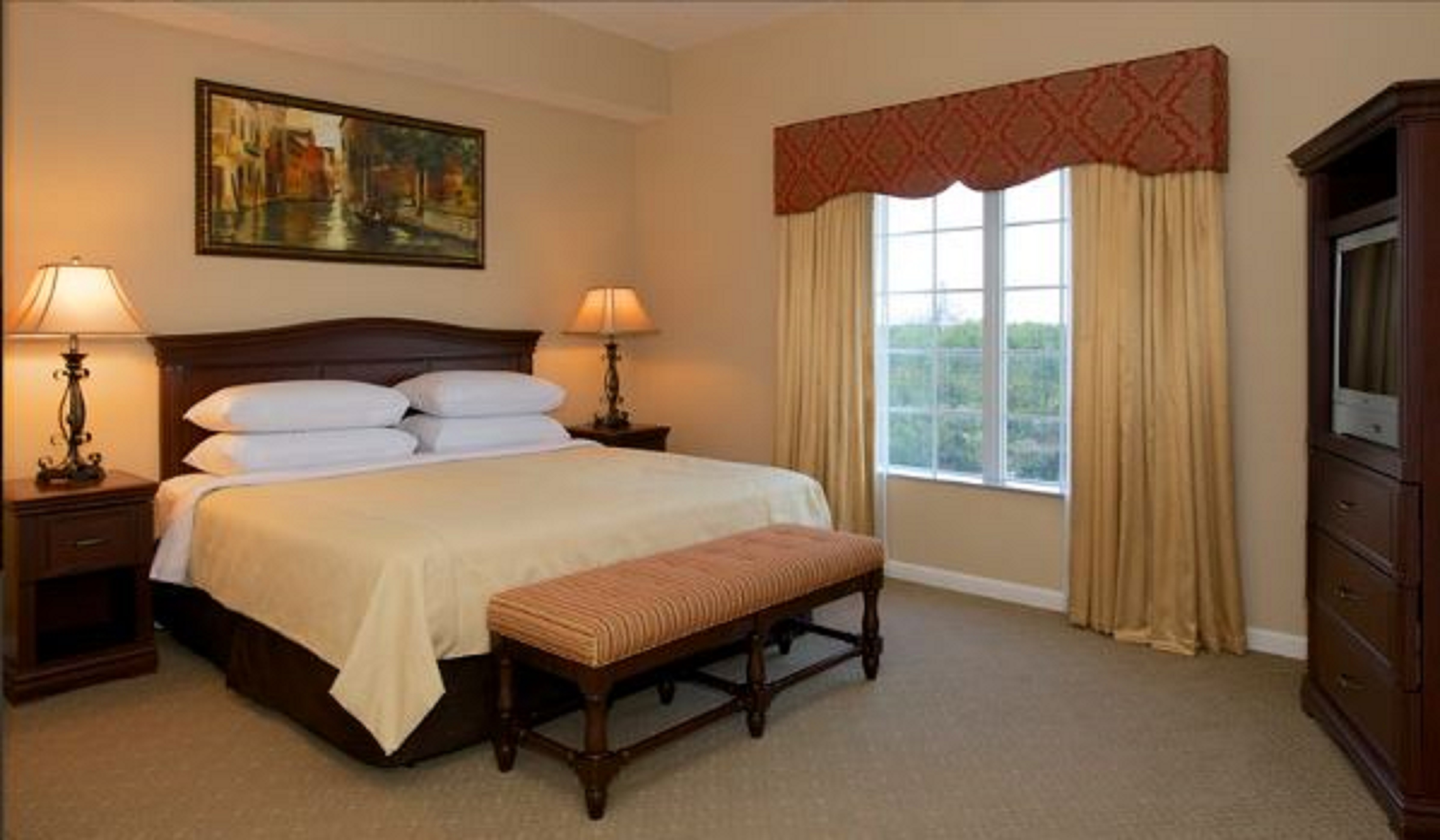 Suite Three Bedrooms Three Bathrooms