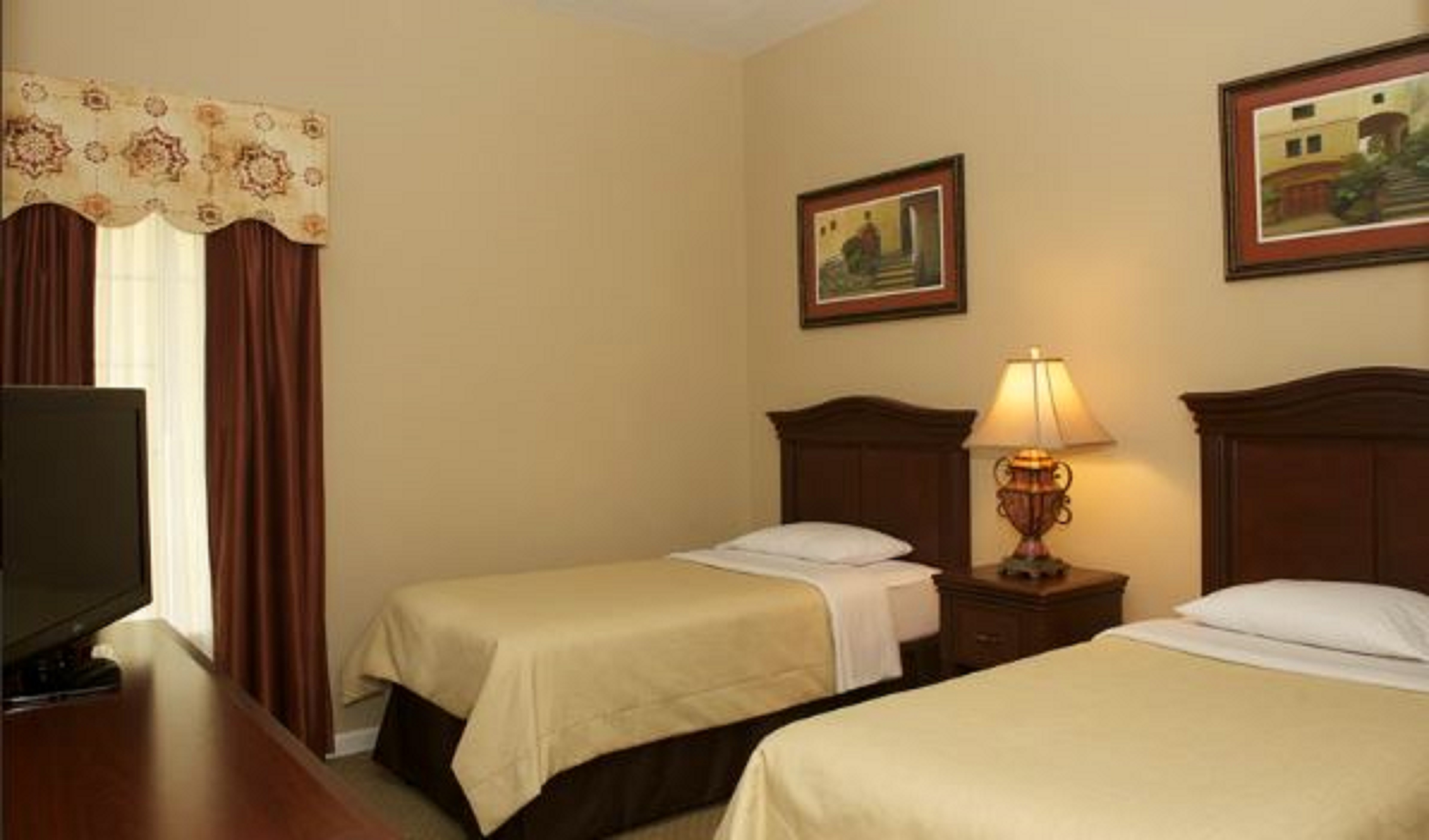 Suite Three Bedrooms Three Bathrooms