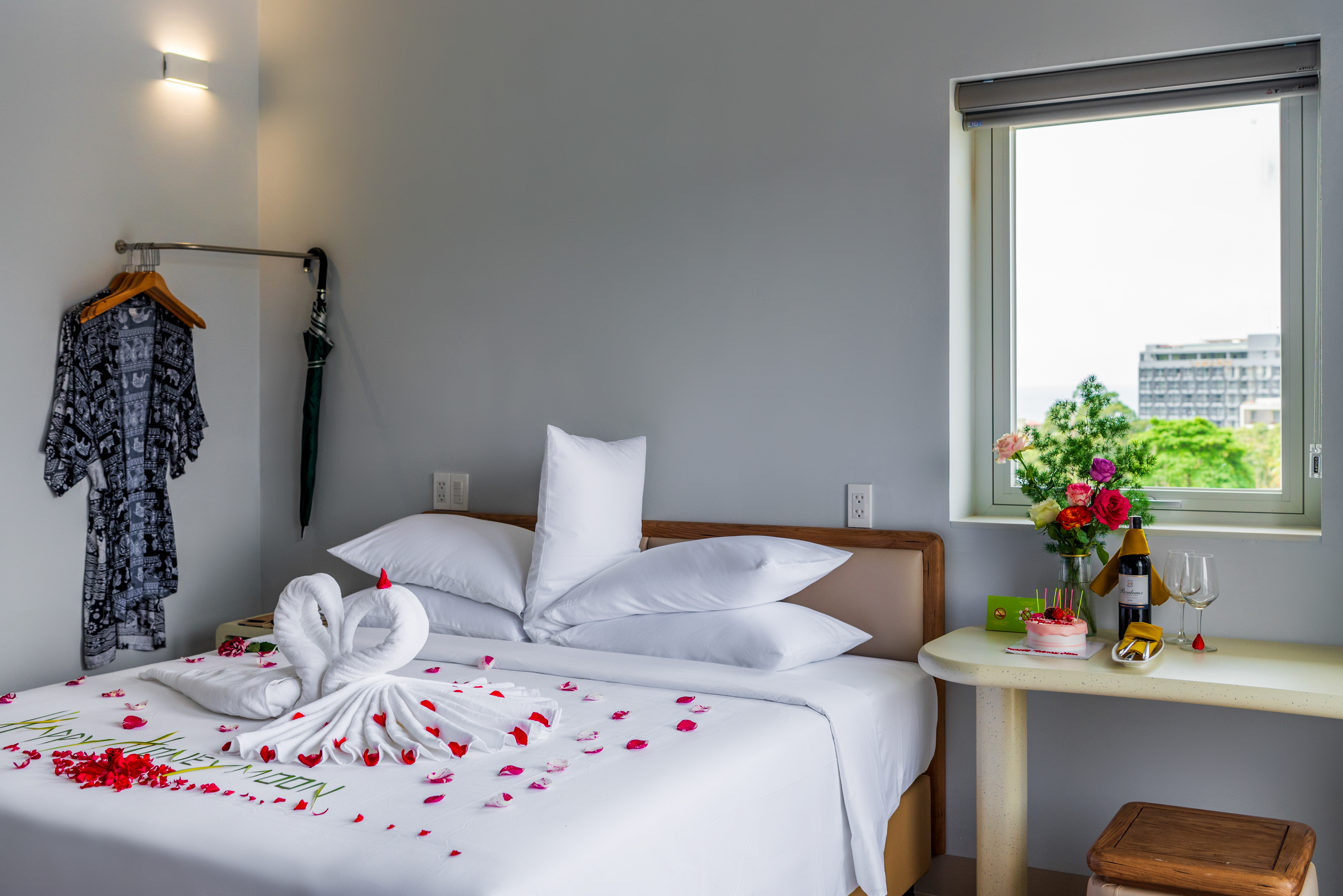 Double Deluxe One Bed