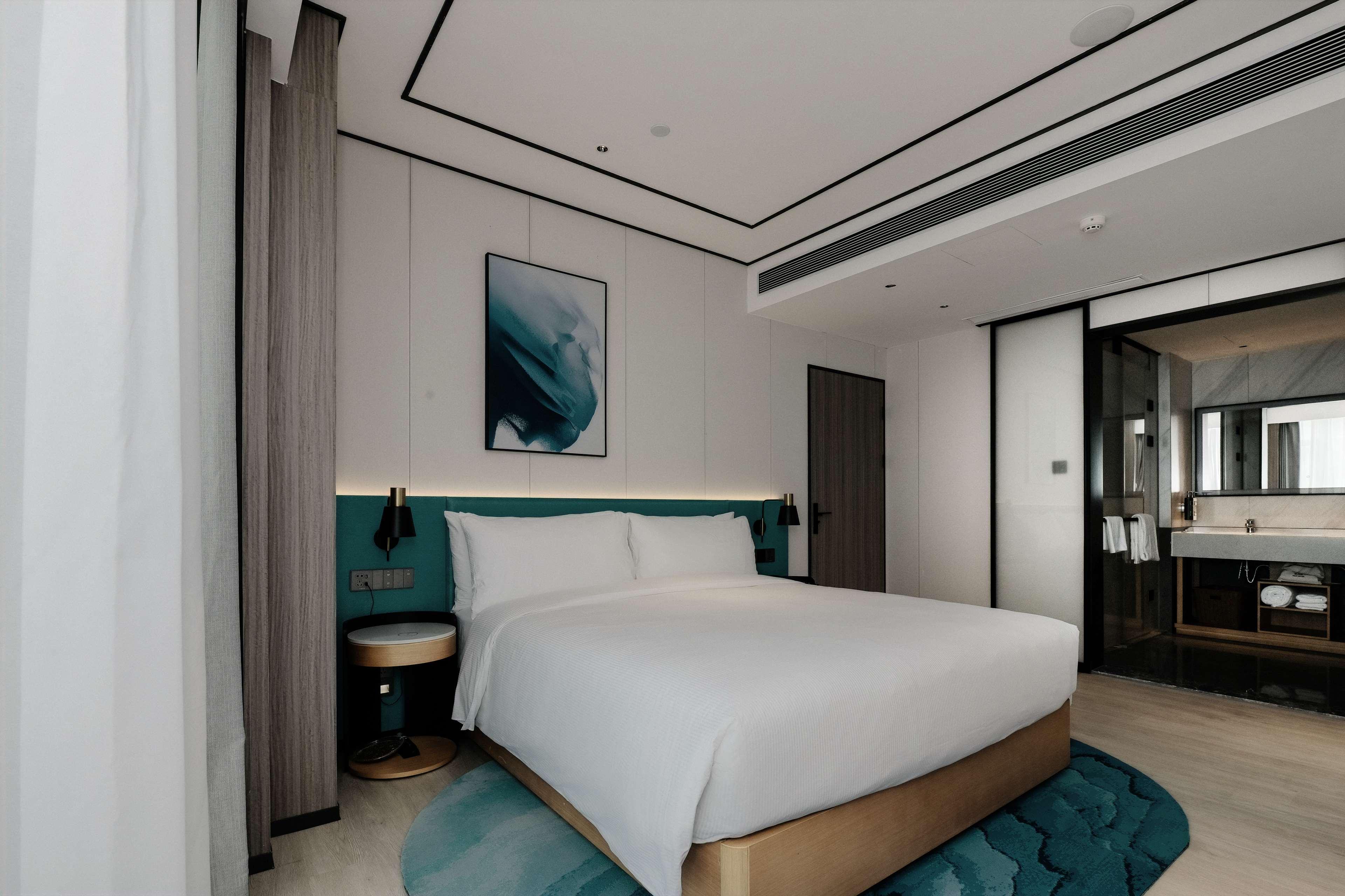 Suite Deluxe King Bed