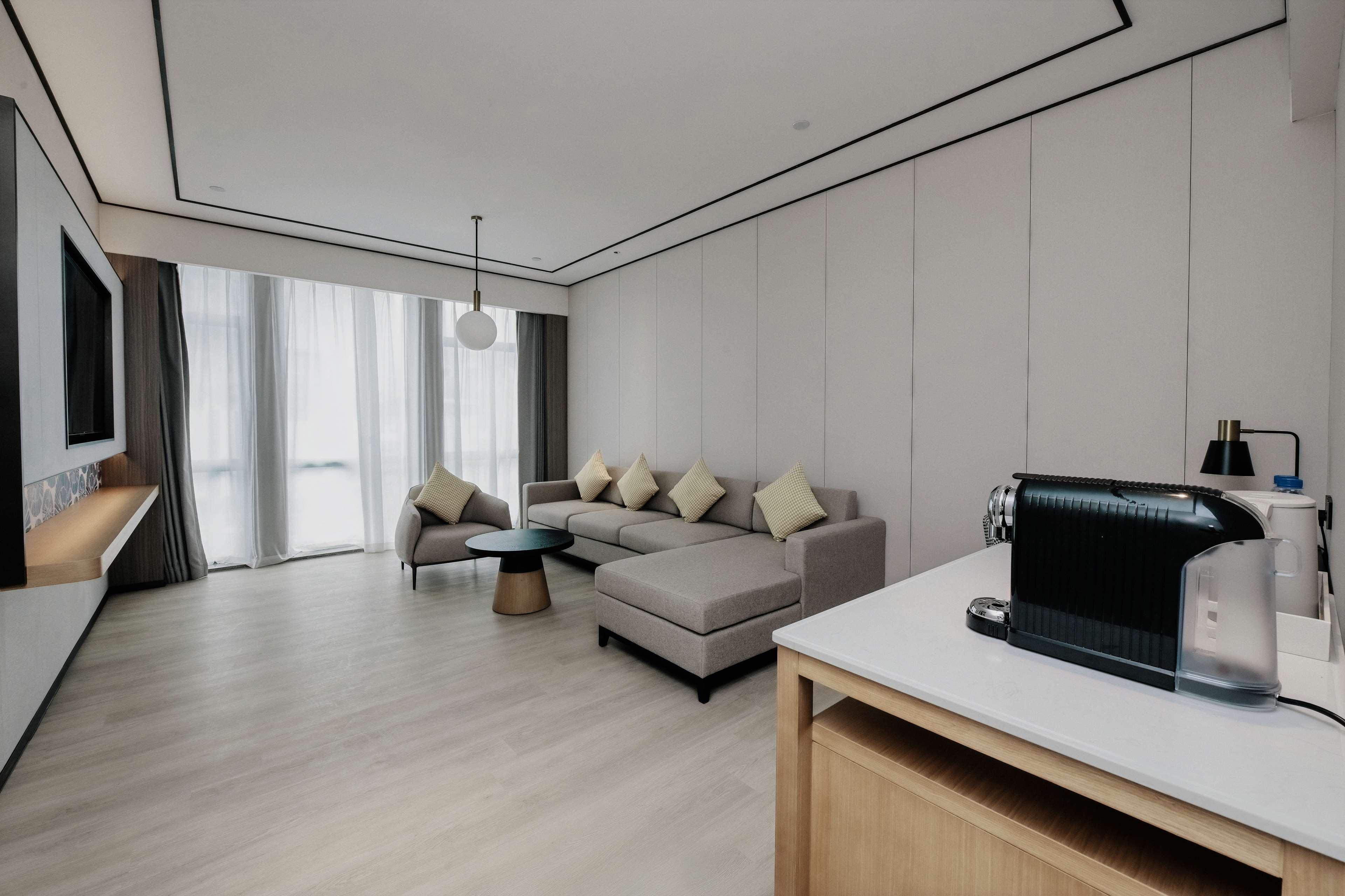 Suite Deluxe King Bed