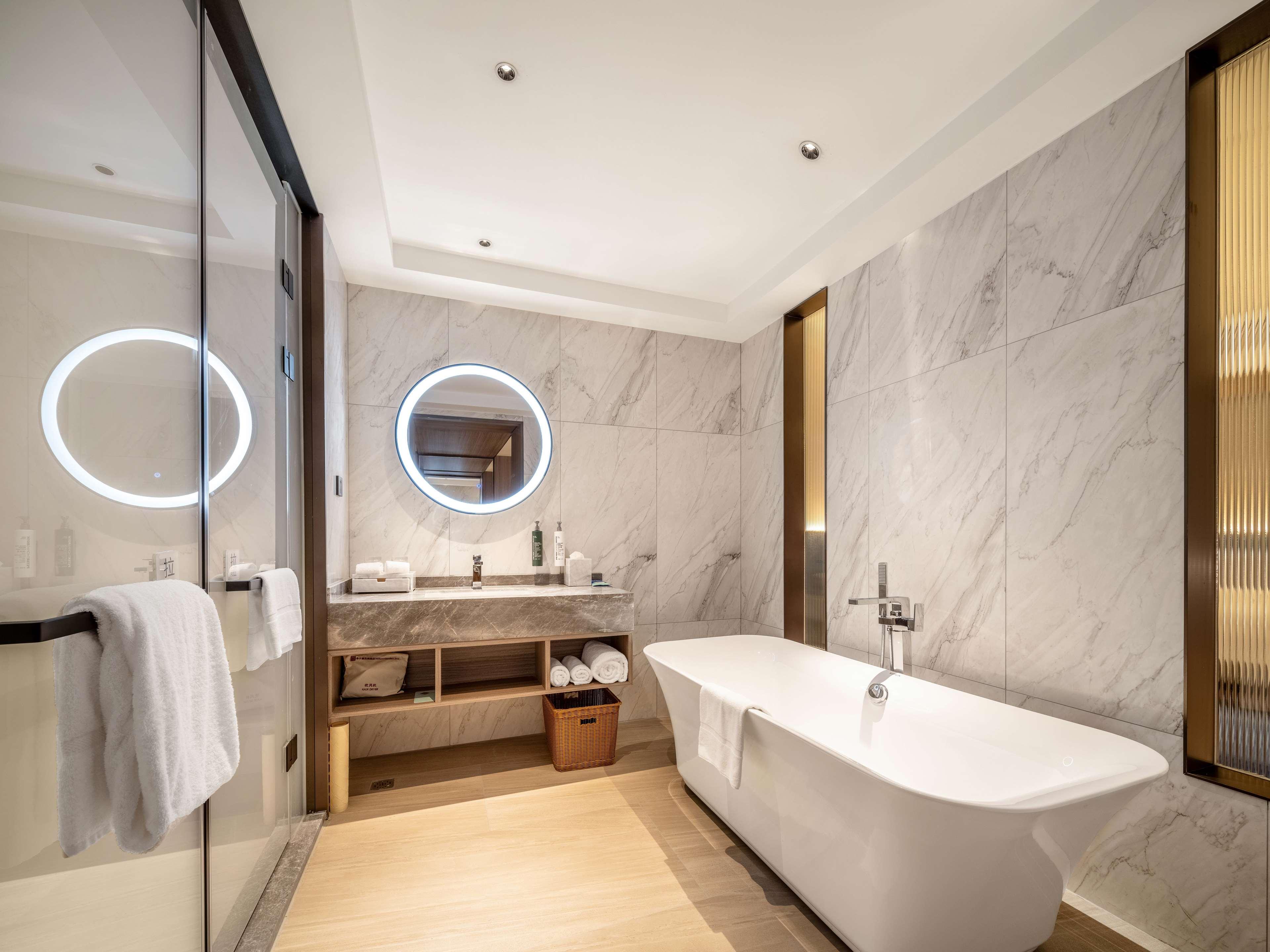 Double Deluxe King Bed