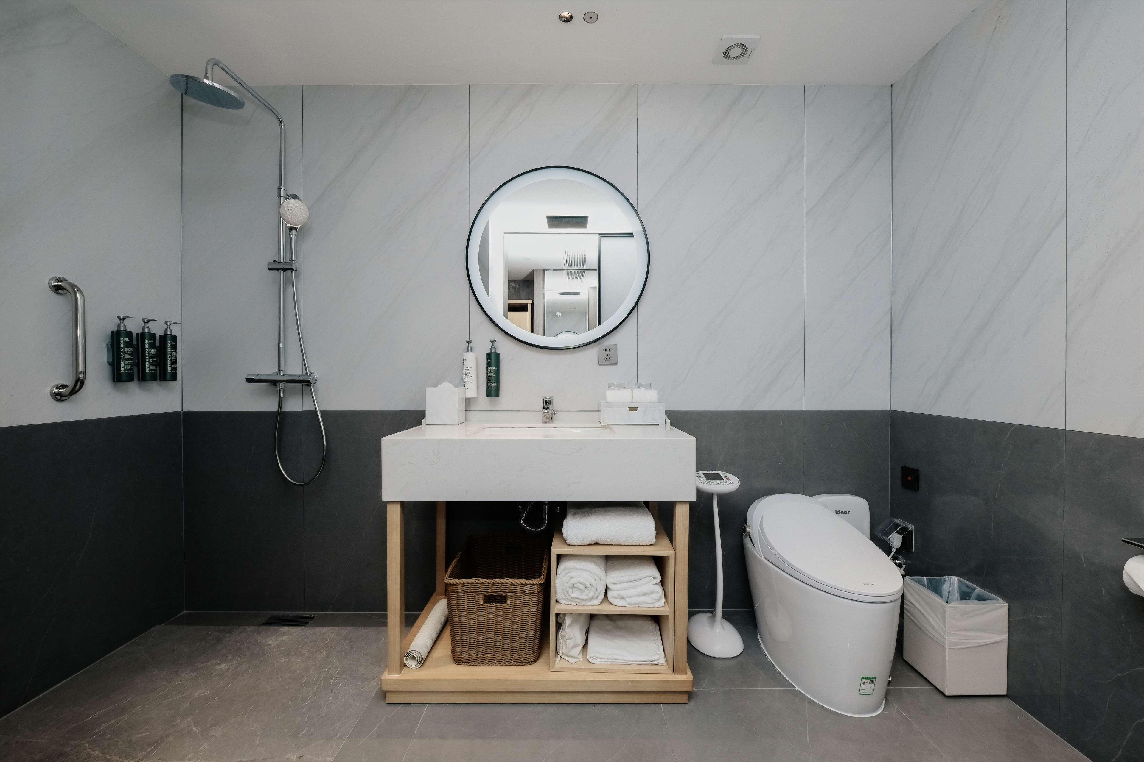 Double Accessible King Size Bed