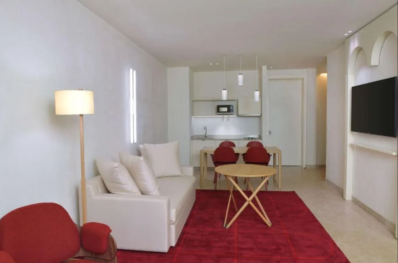 Studio King Size Bed