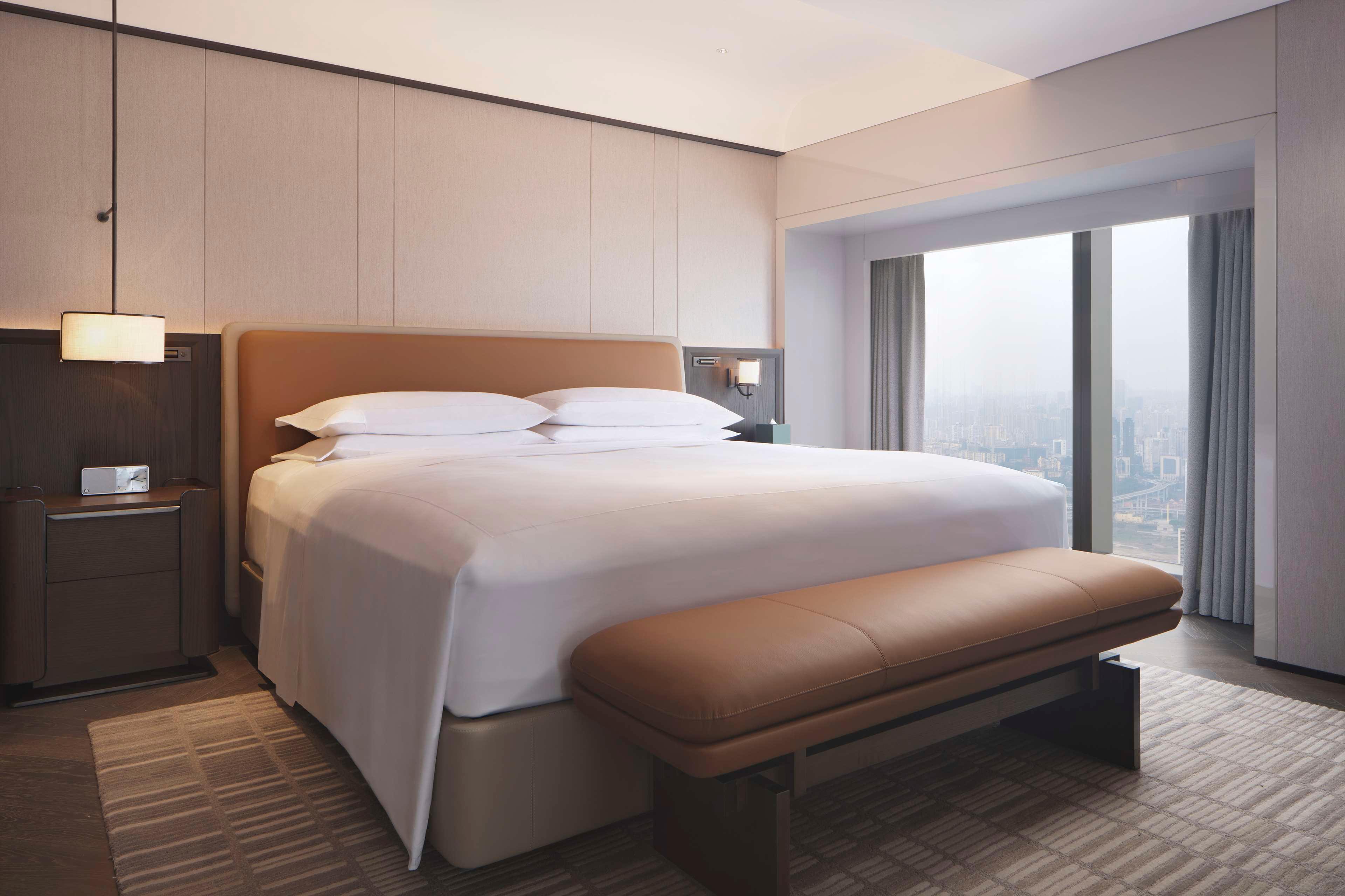 Suite Deluxe King Bed