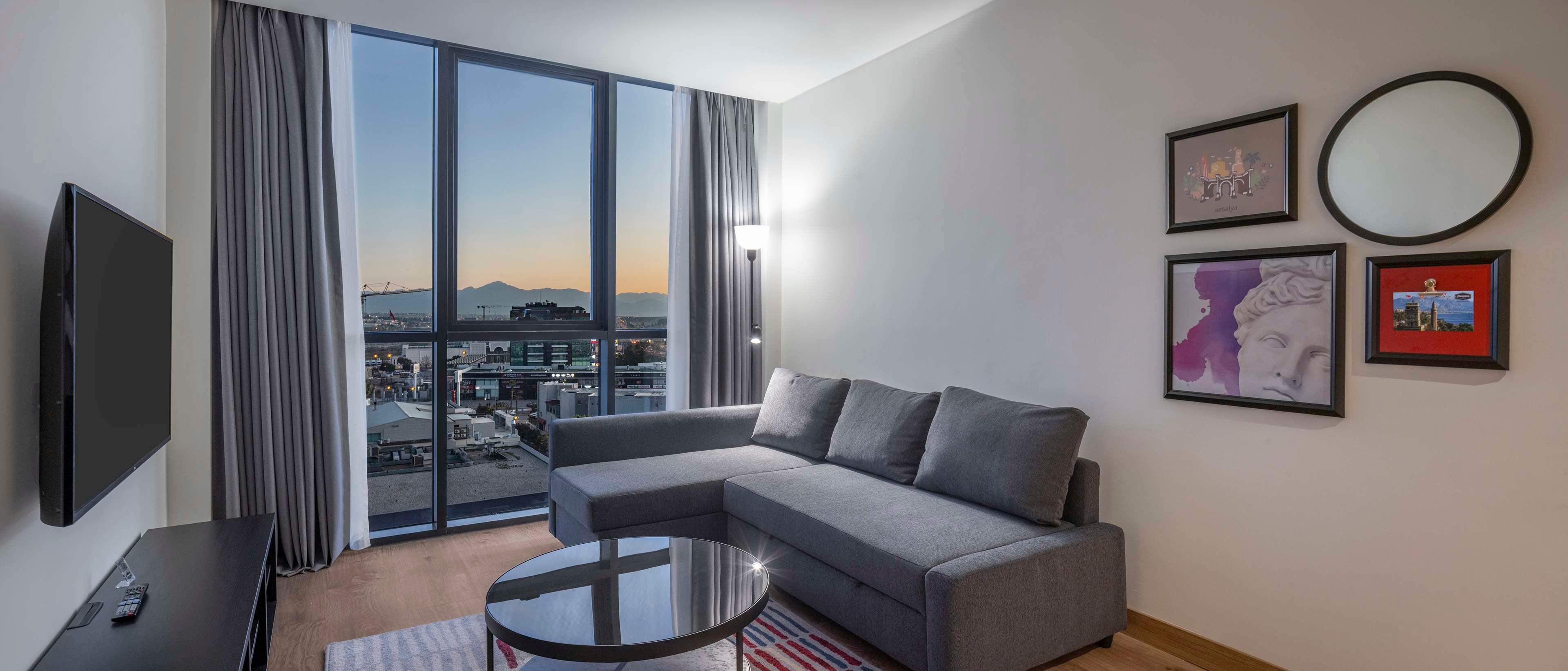 Studio King Size Bed