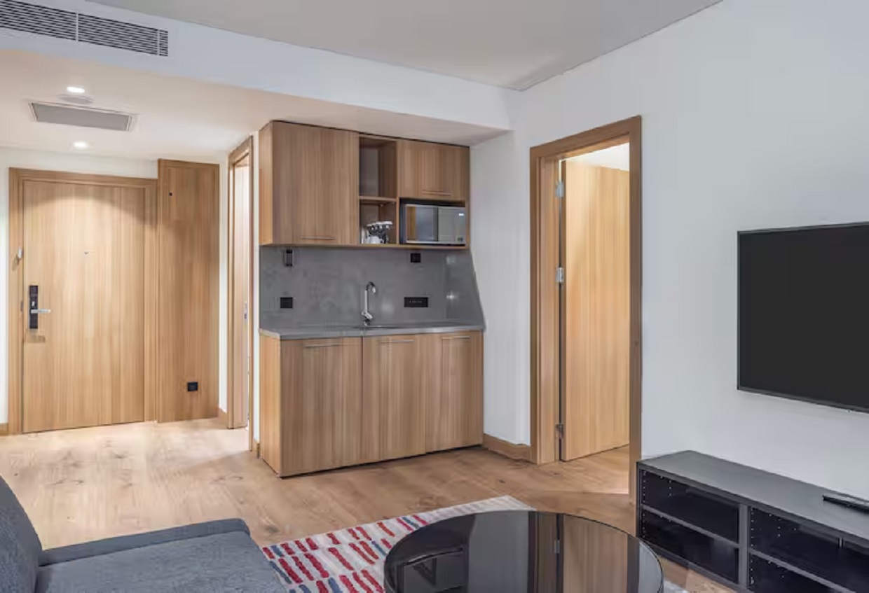 Studio King Size Bed