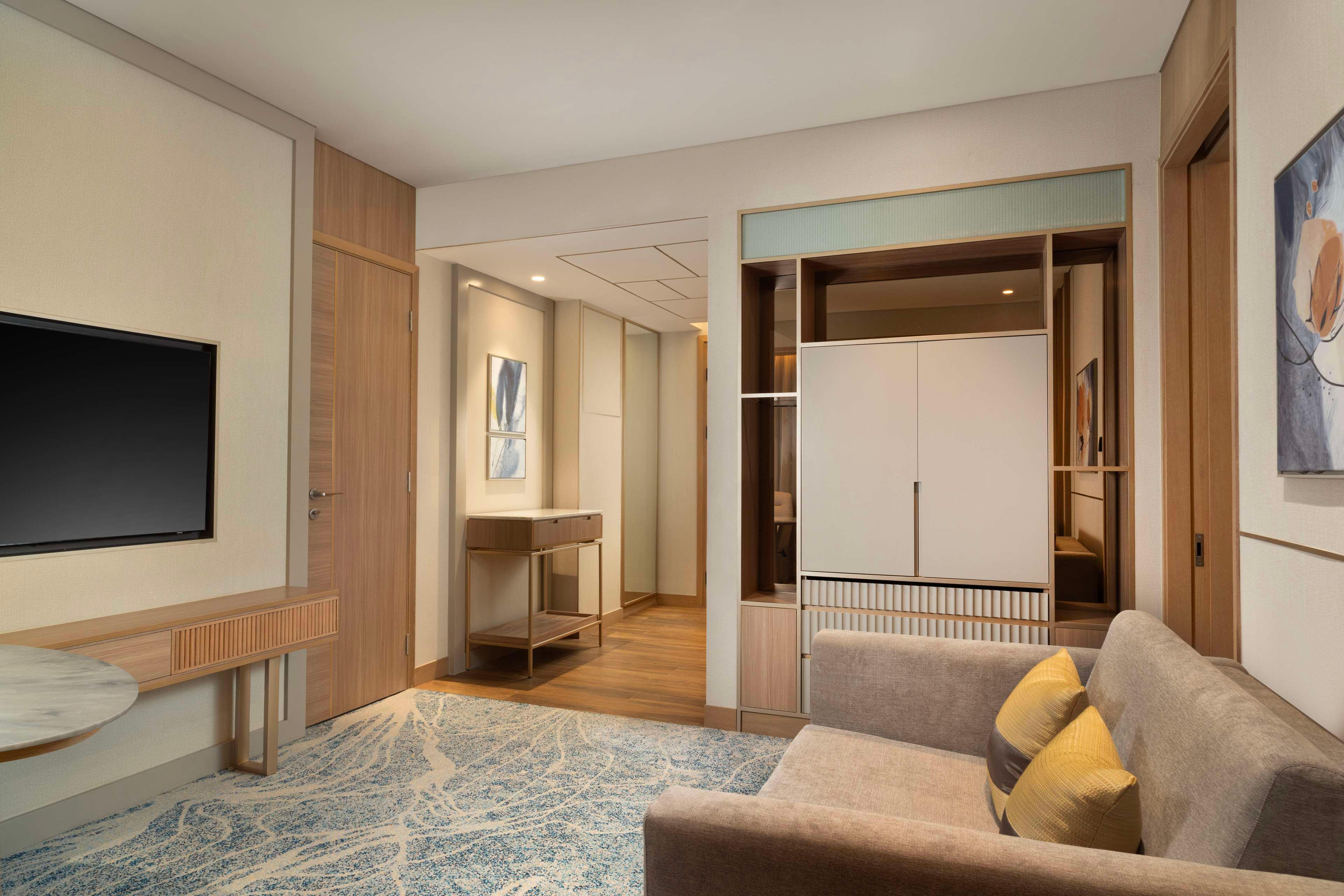 Suite Deluxe King Bed