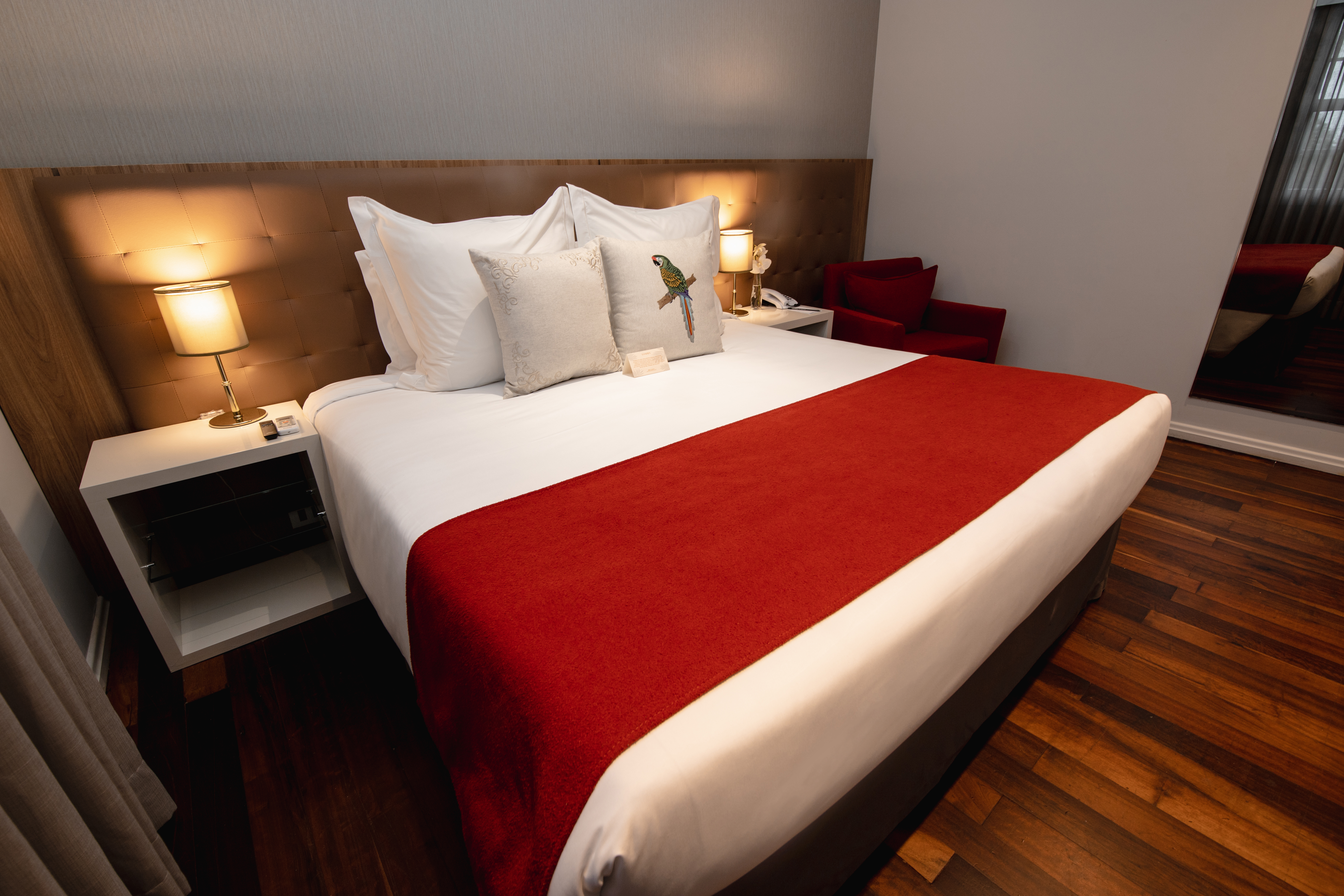 Single Deluxe Queen Bed