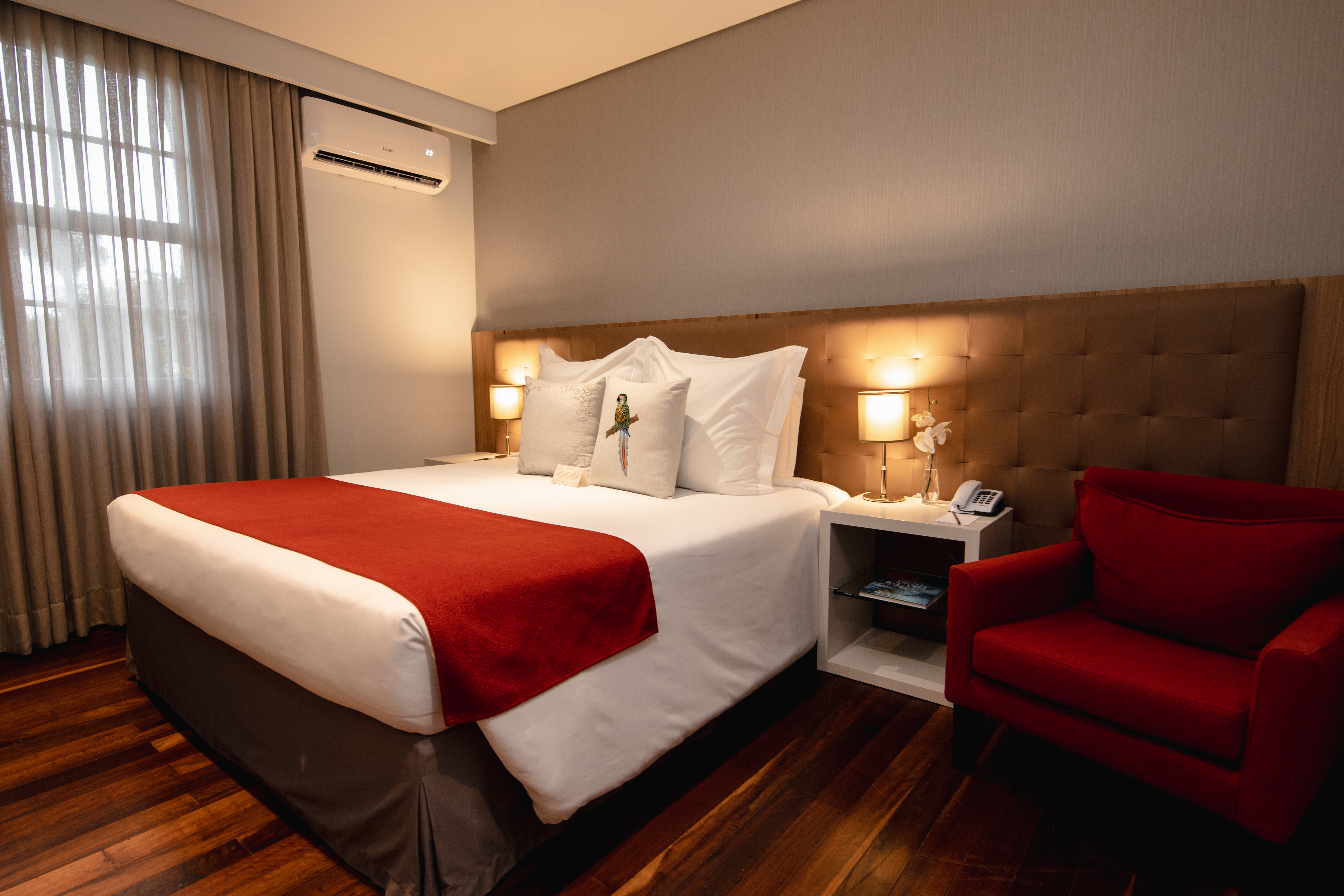 Single Deluxe Queen Bed