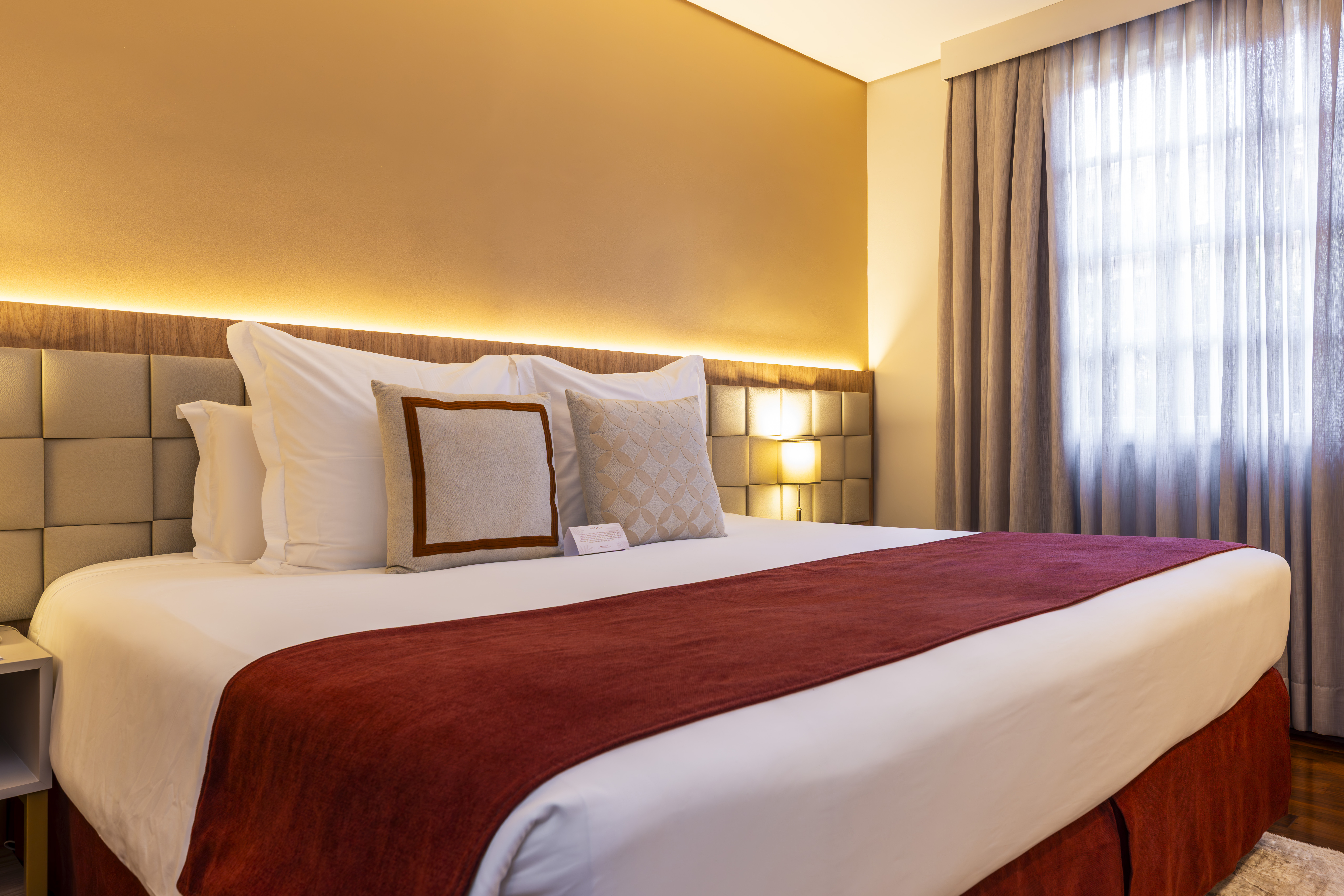 Single Superior Queen Bed