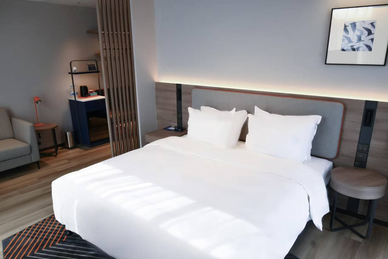 Double Garden View King Bed