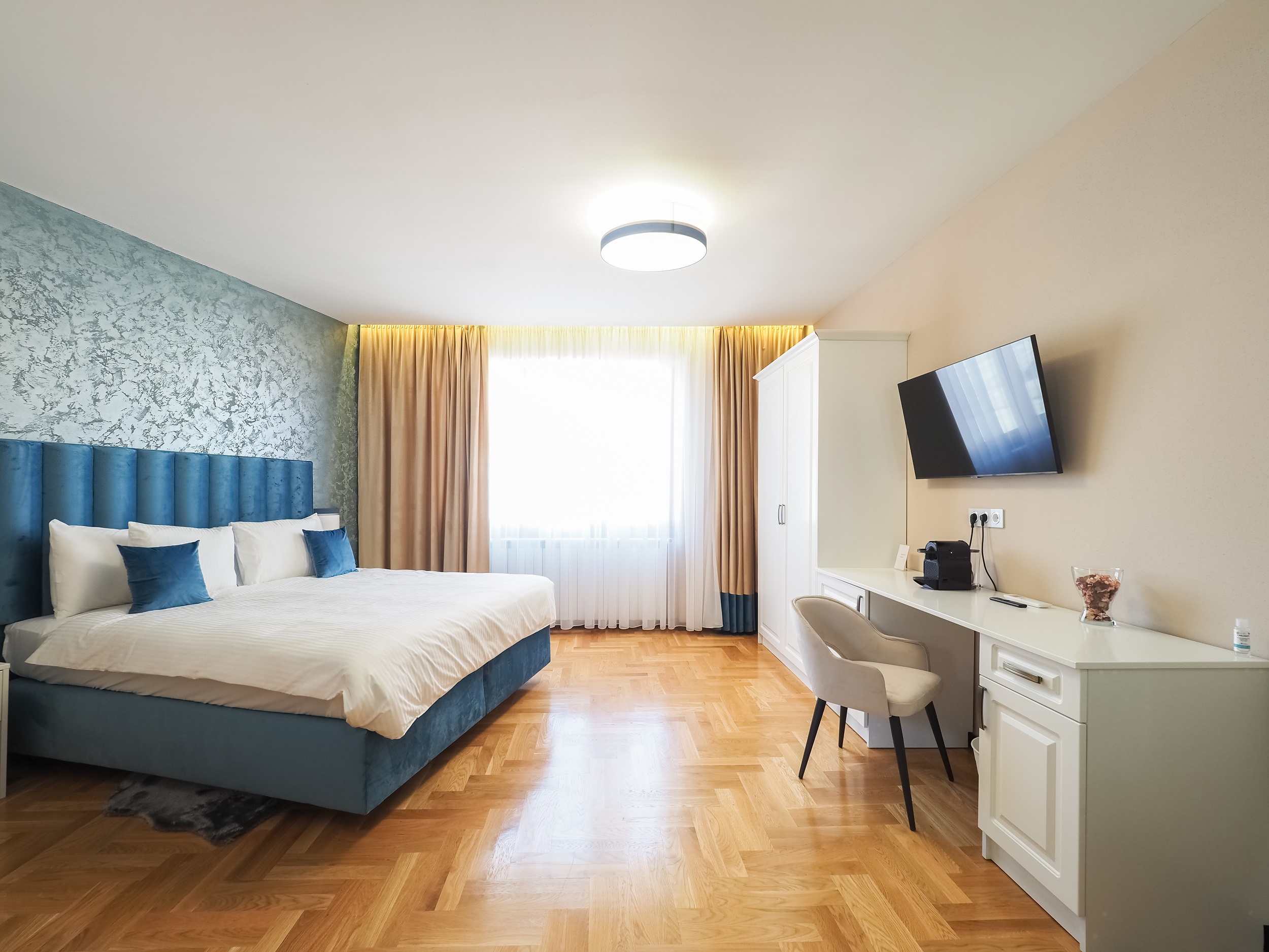 Double Deluxe King Bed