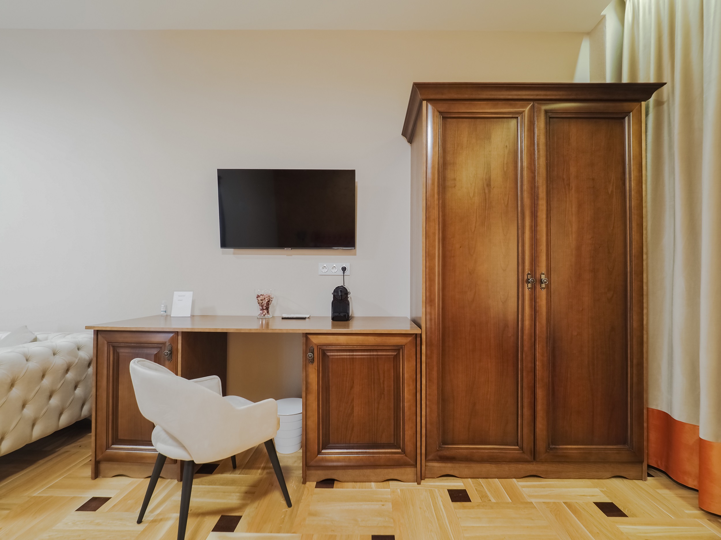 Double Deluxe King Bed