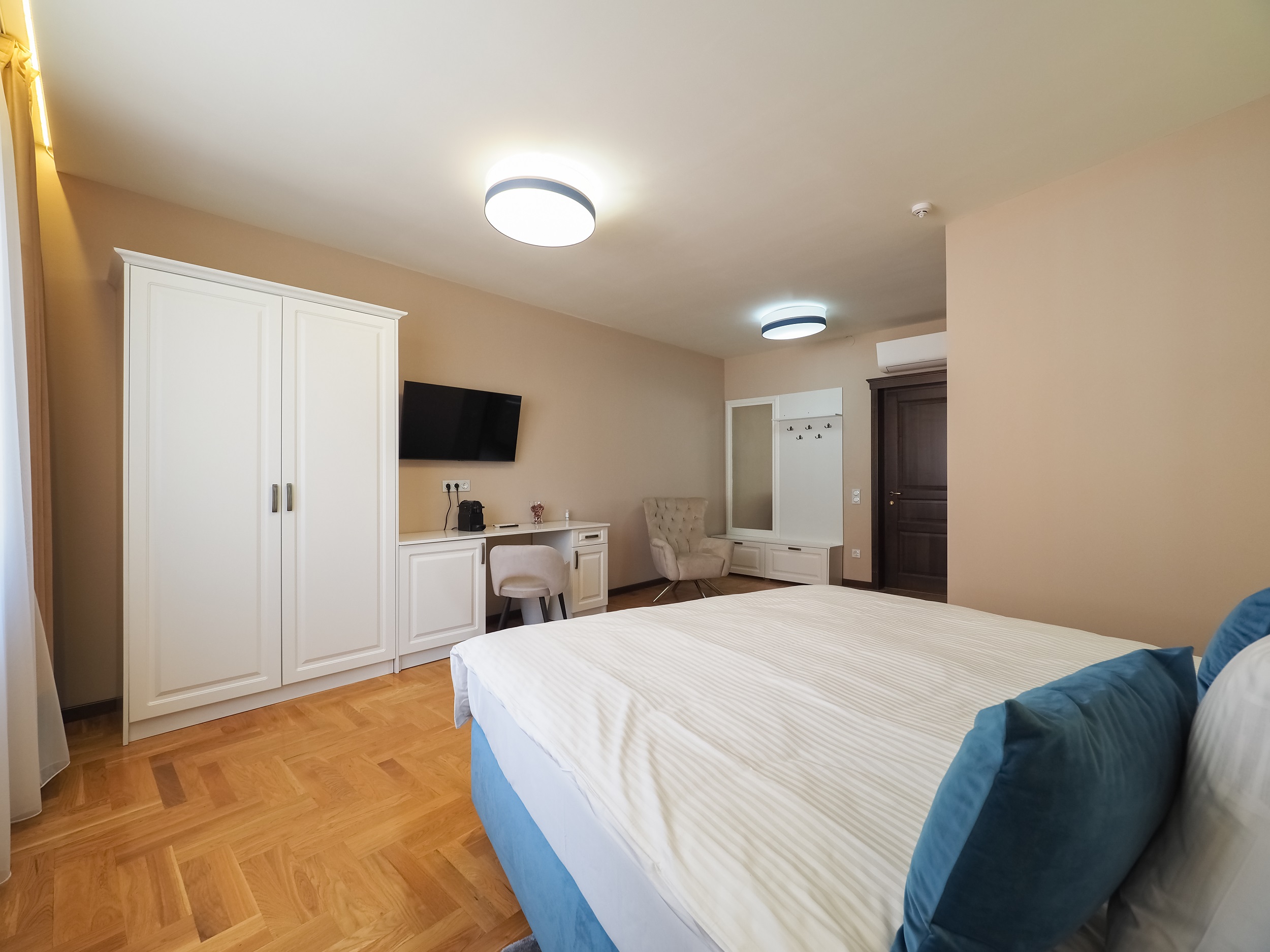 Double Deluxe King Bed