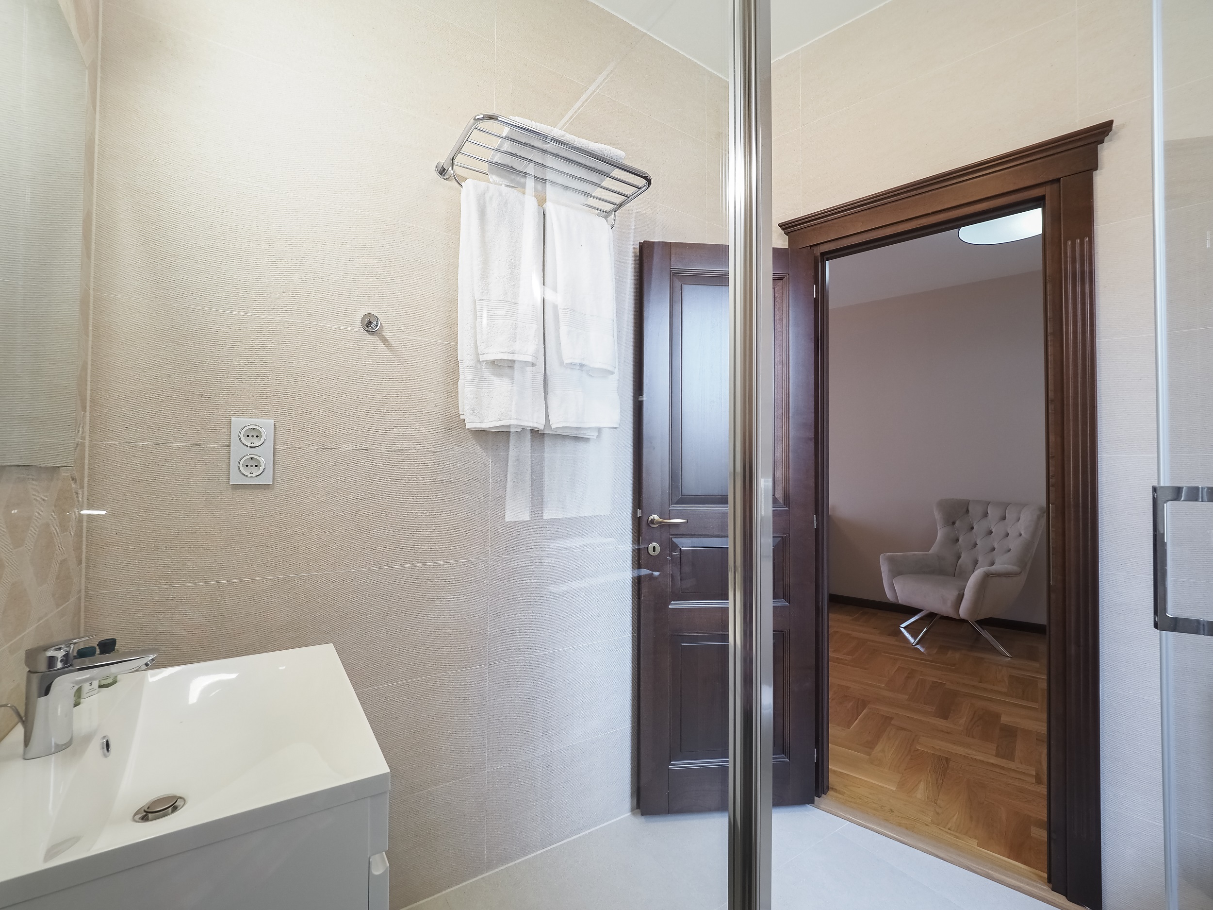 Double Deluxe King Bed