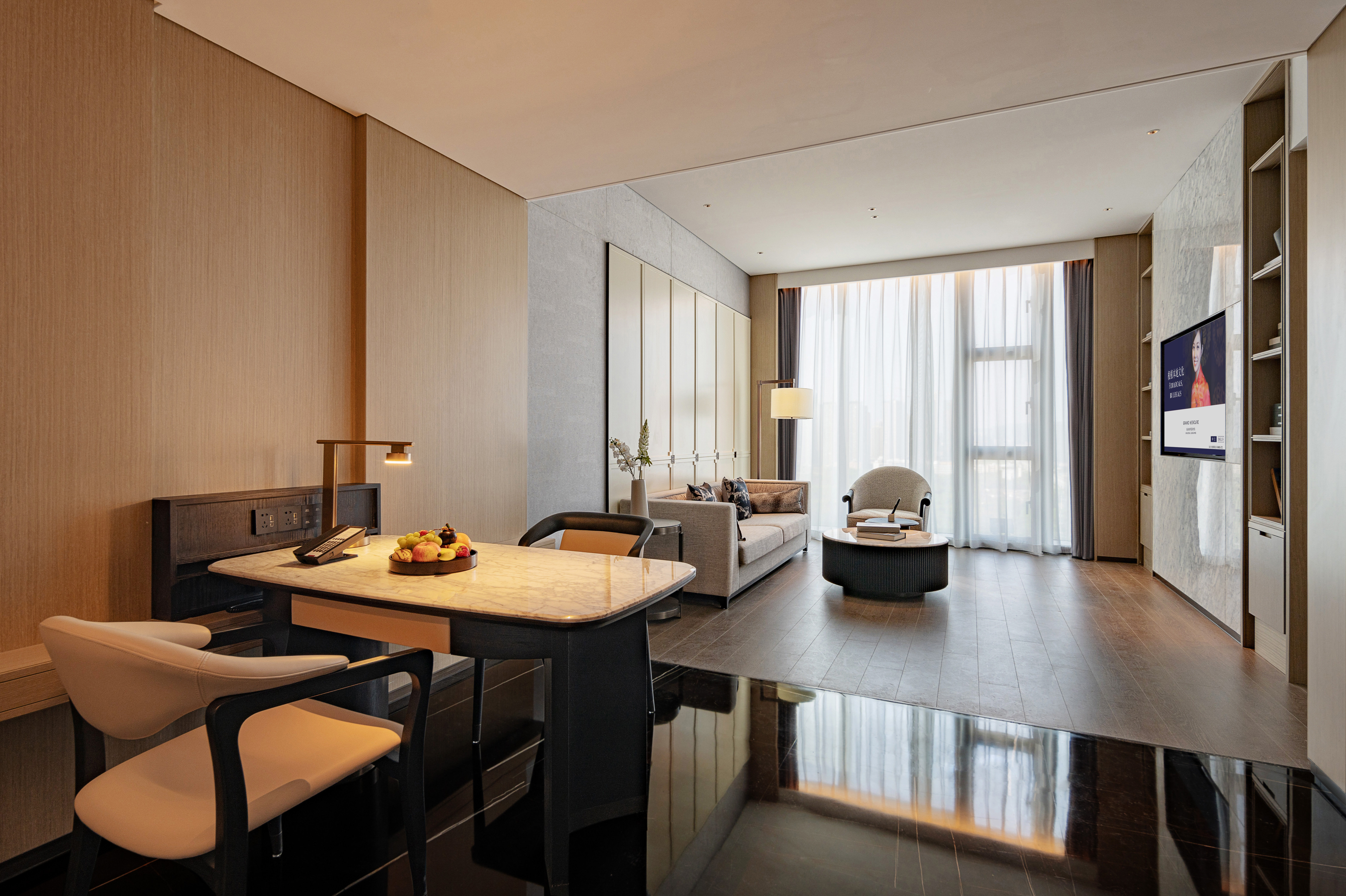 Suite Deluxe King Bed