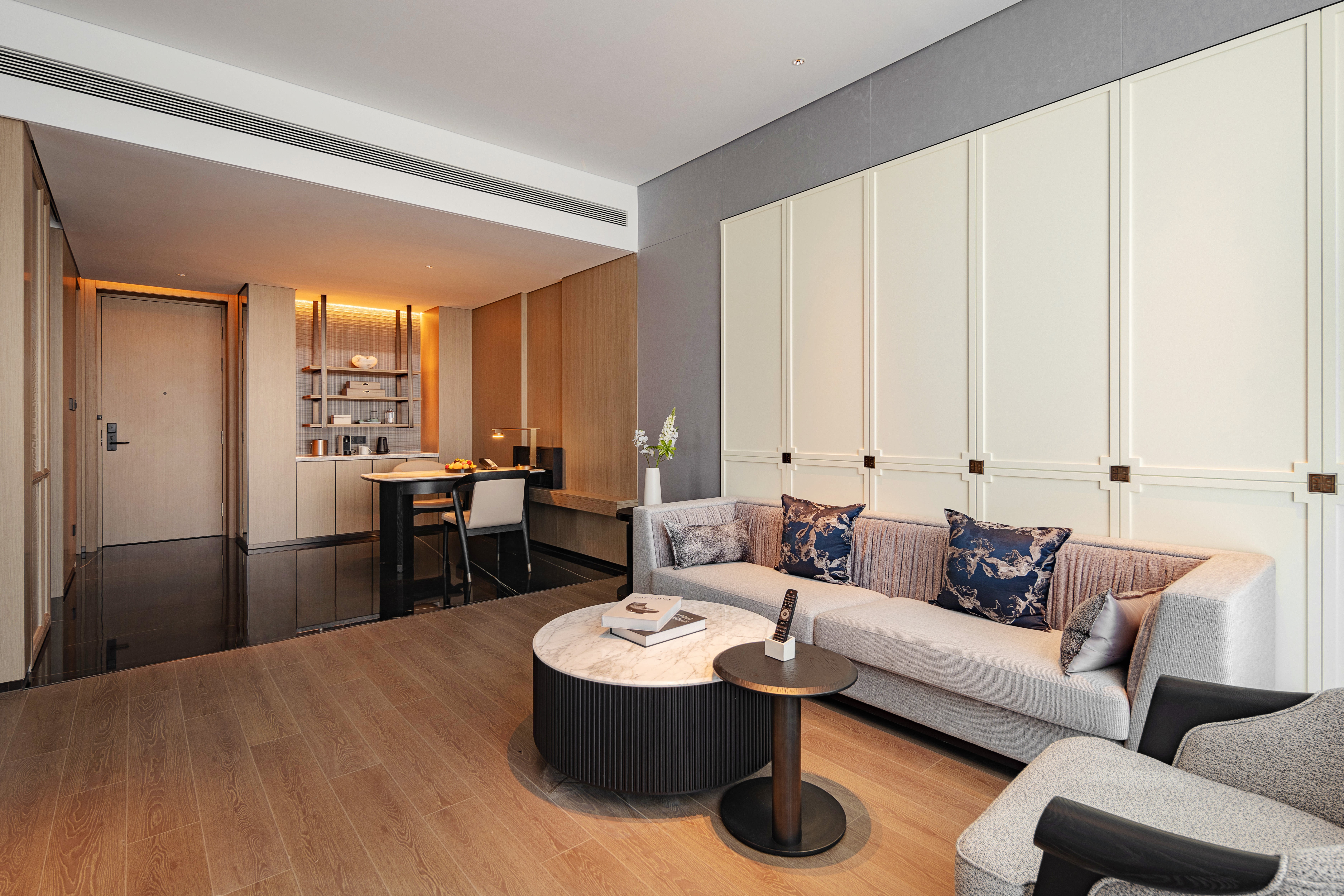 Suite Deluxe King Bed