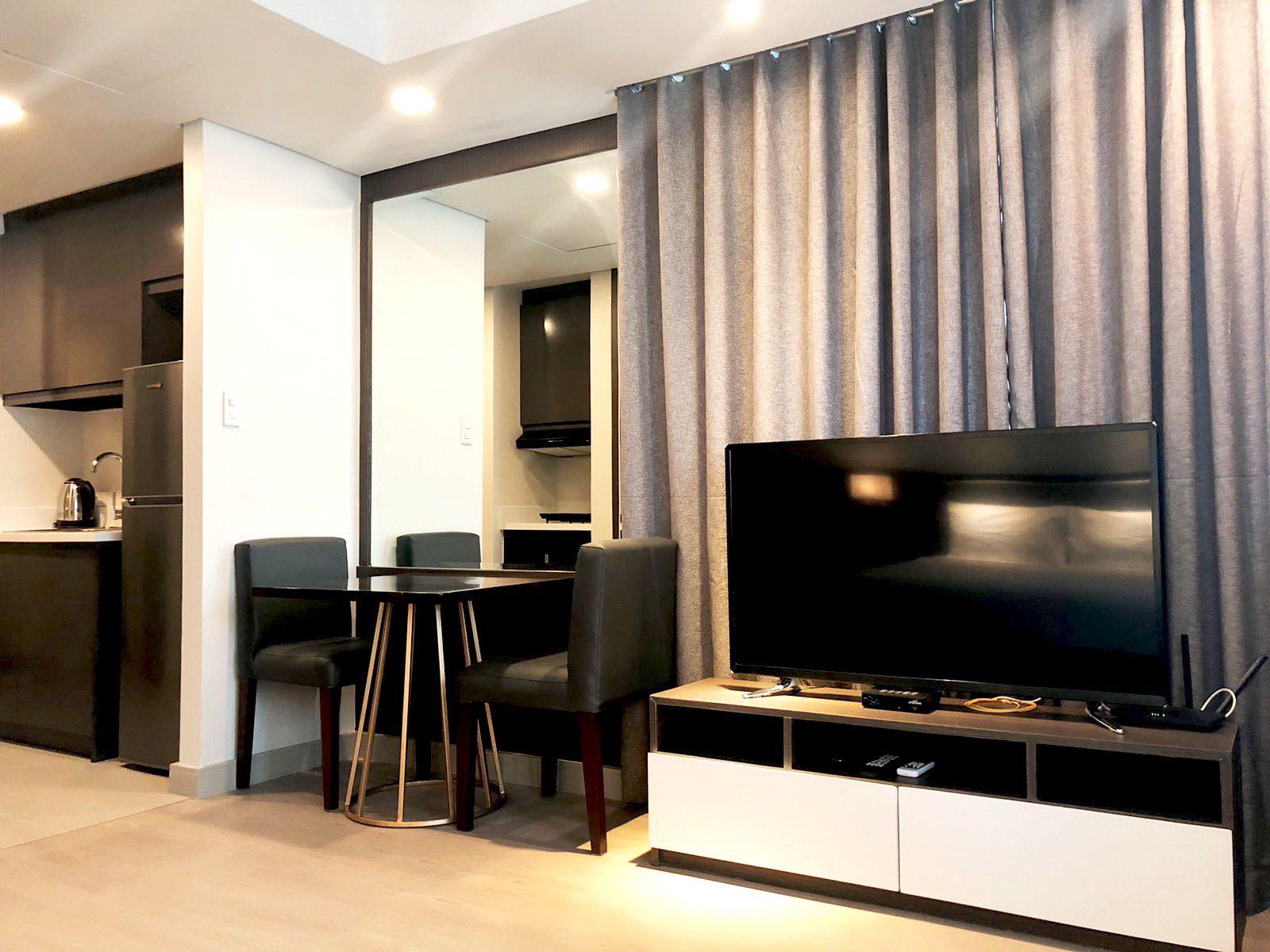 Studio Queen Size Bed